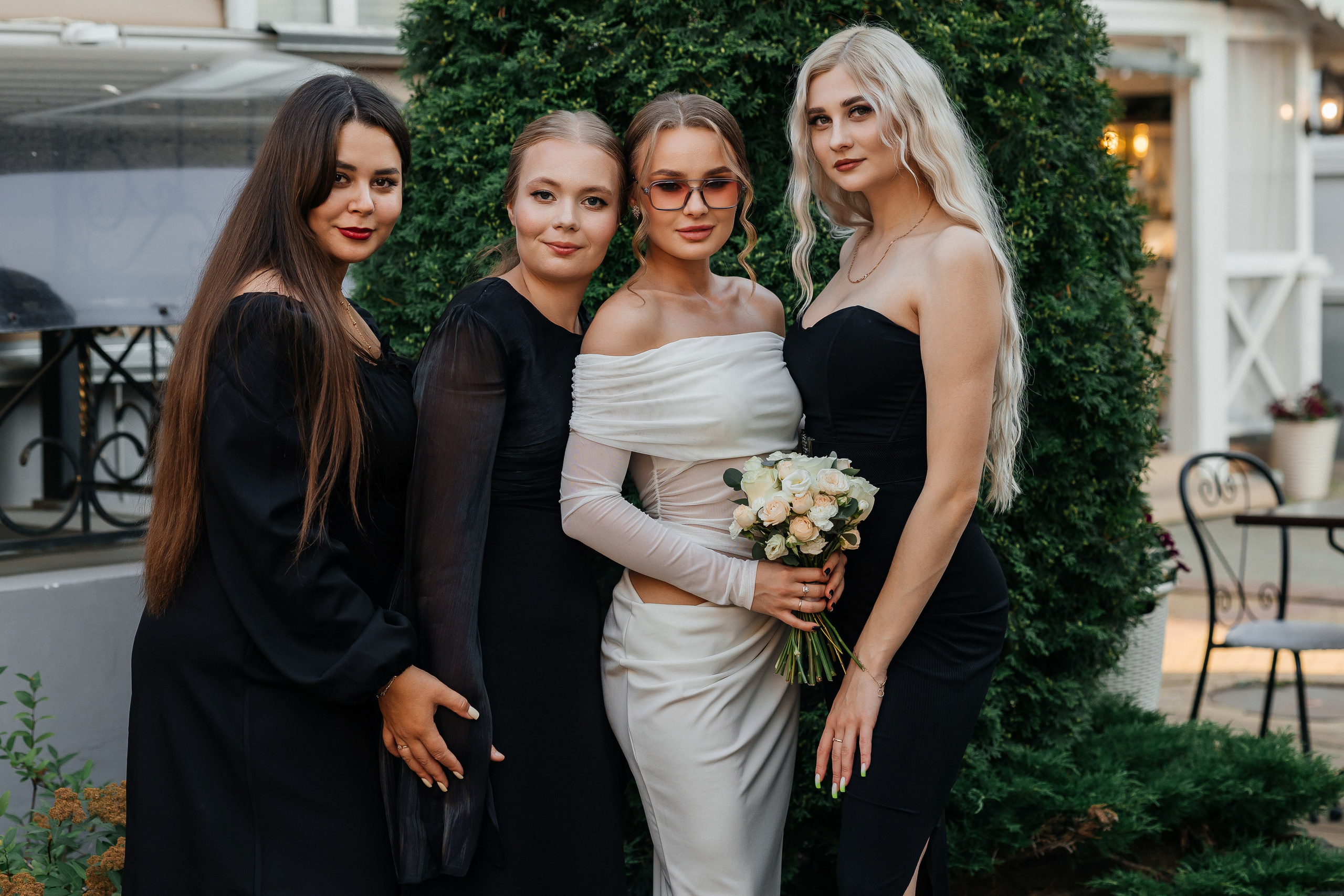 Красивый свадебный ужин в уютном ресторане. Олег Сверчков | Свадебный фотограф Вологда