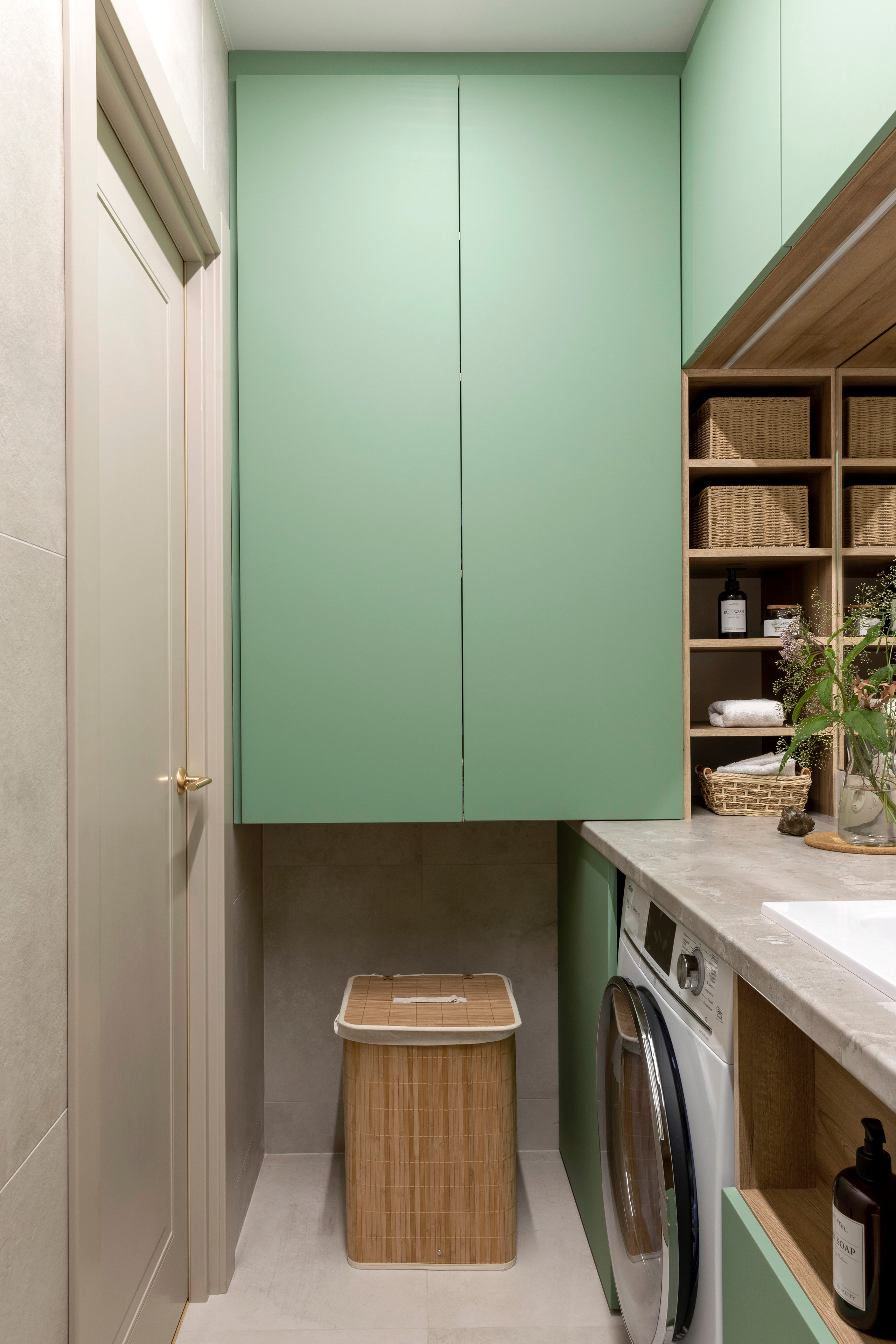 Двухкомнатная квартира с большой кухней и яркими акцентами. Студия Дизайна интерьера Tsvetdesign. Дизайнер в Санкт-Петербурге