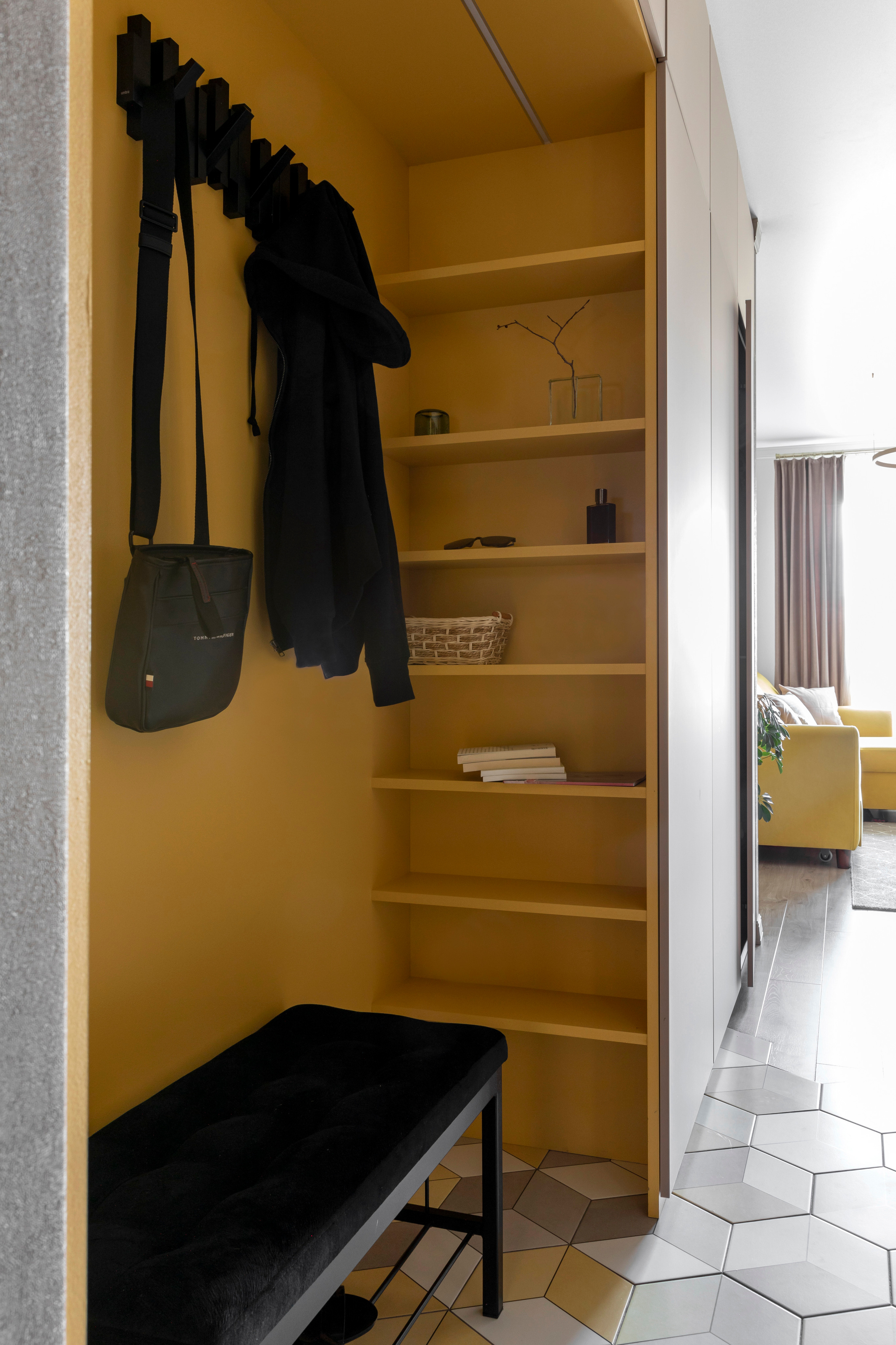 Двухкомнатная квартира с большой кухней и яркими акцентами. Студия Дизайна интерьера Tsvetdesign. Дизайнер в Санкт-Петербурге