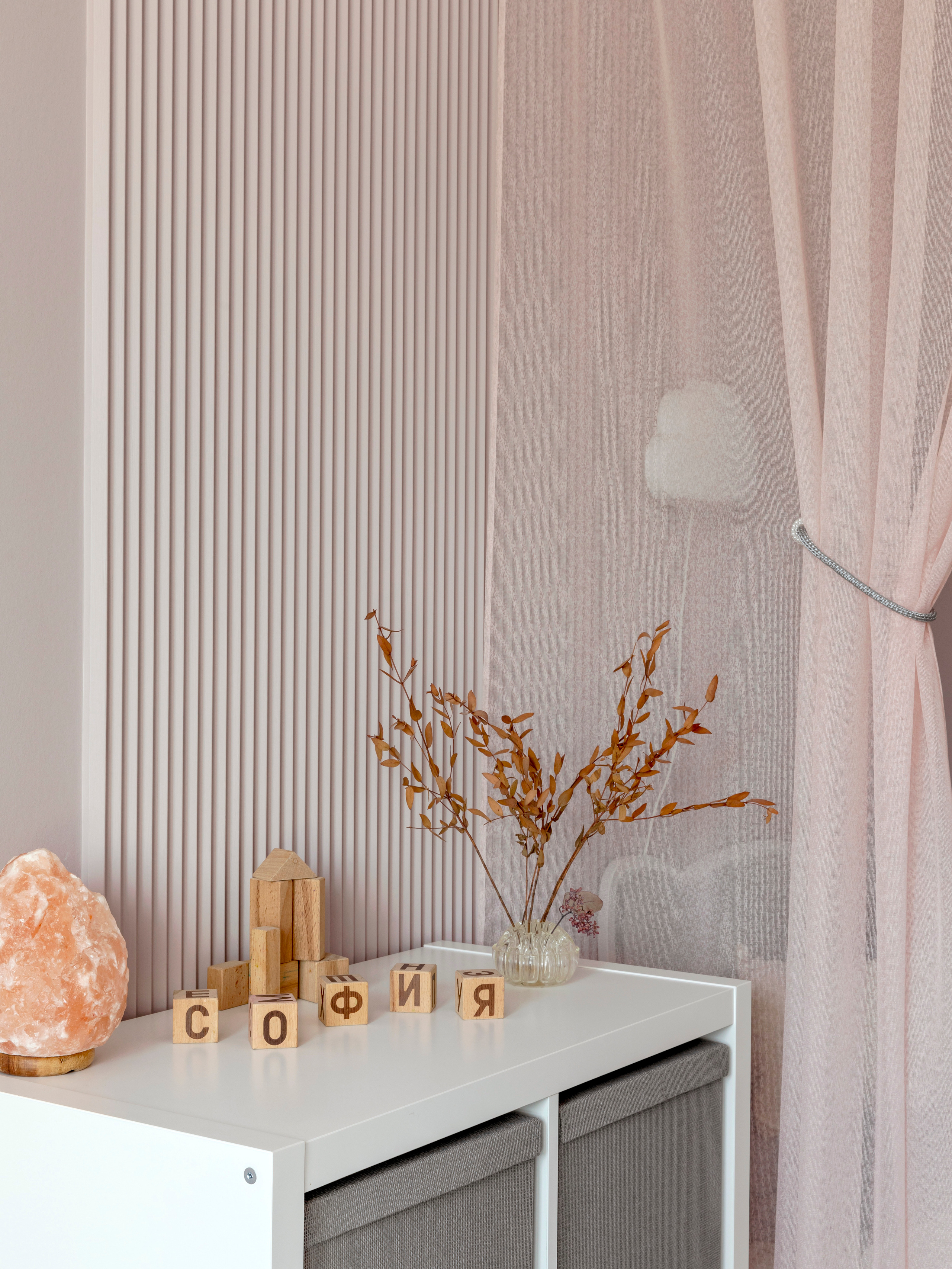 Двухкомнатная квартира с большой кухней и яркими акцентами. Студия Дизайна интерьера Tsvetdesign. Дизайнер в Санкт-Петербурге