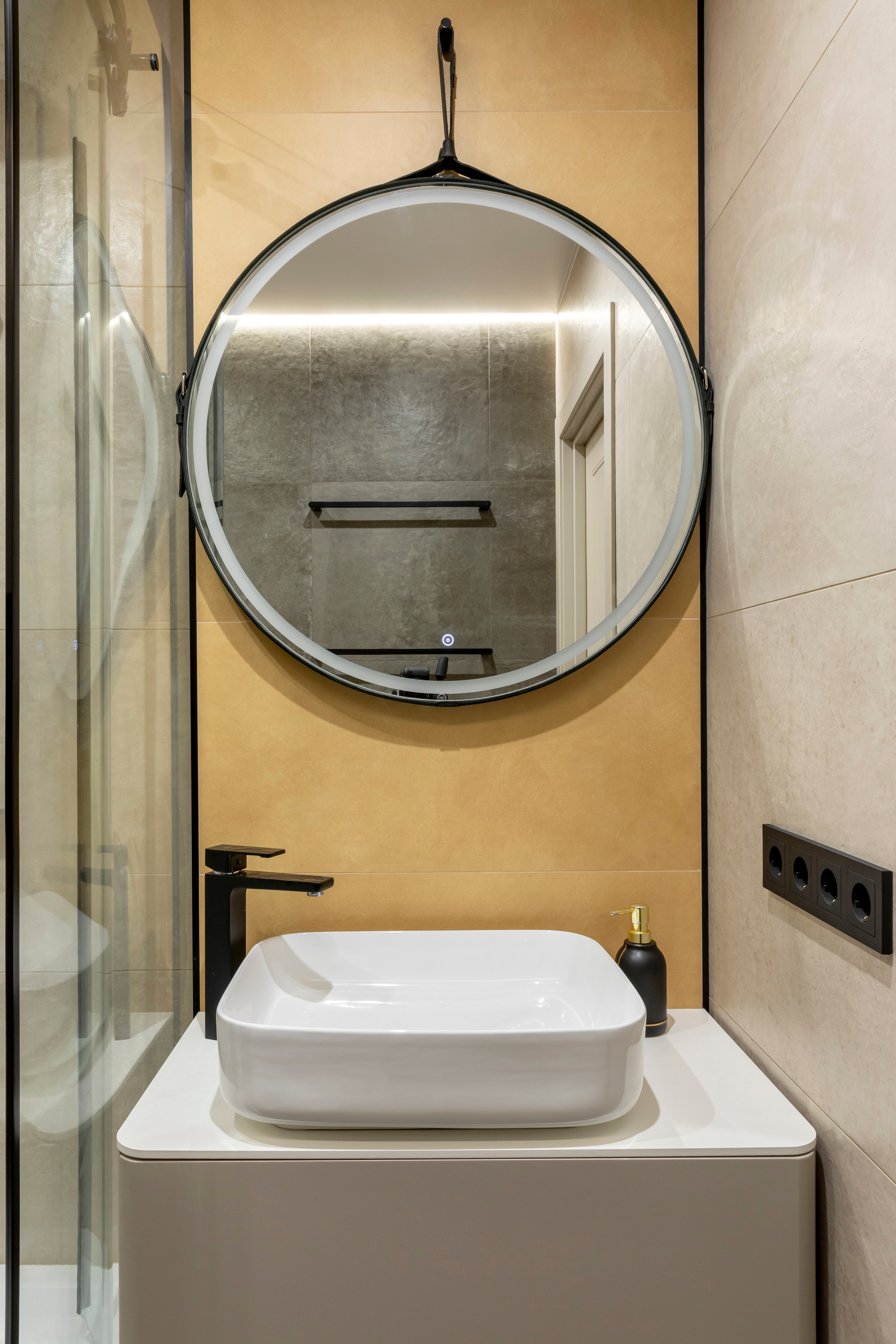 Двухкомнатная квартира с большой кухней и яркими акцентами. Студия Дизайна интерьера Tsvetdesign. Дизайнер в Санкт-Петербурге