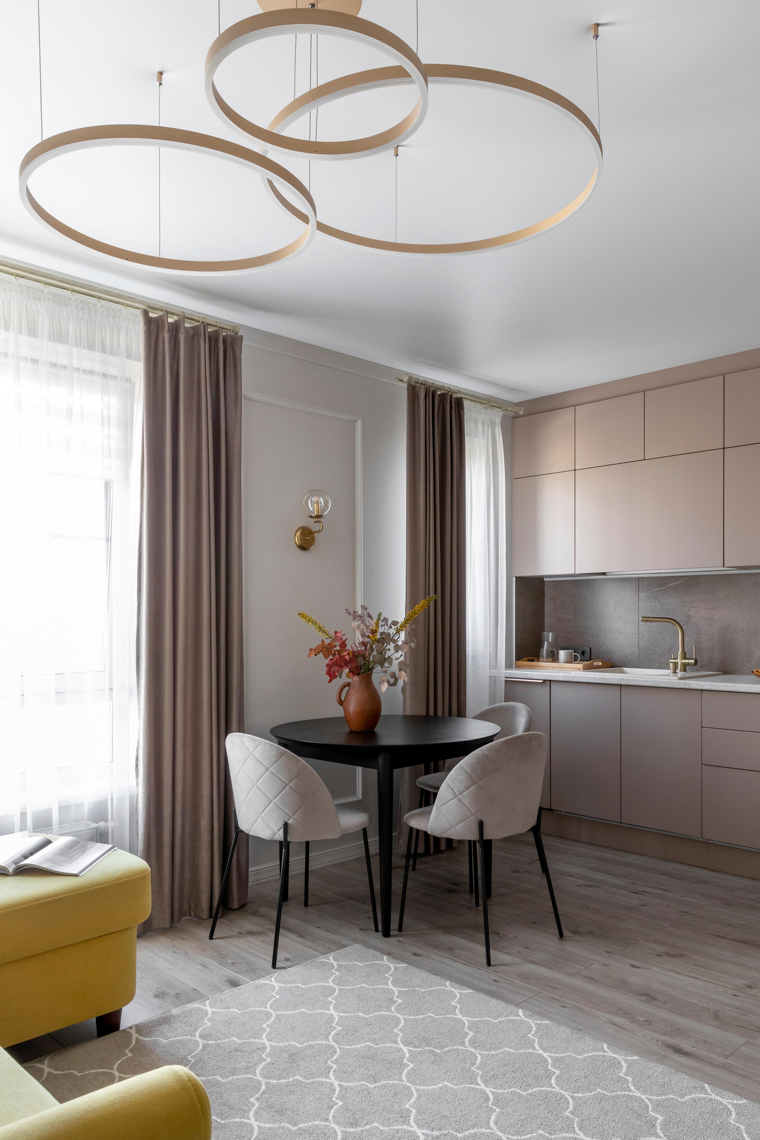 Двухкомнатная квартира с большой кухней и яркими акцентами. Студия Дизайна интерьера Tsvetdesign. Дизайнер в Санкт-Петербурге