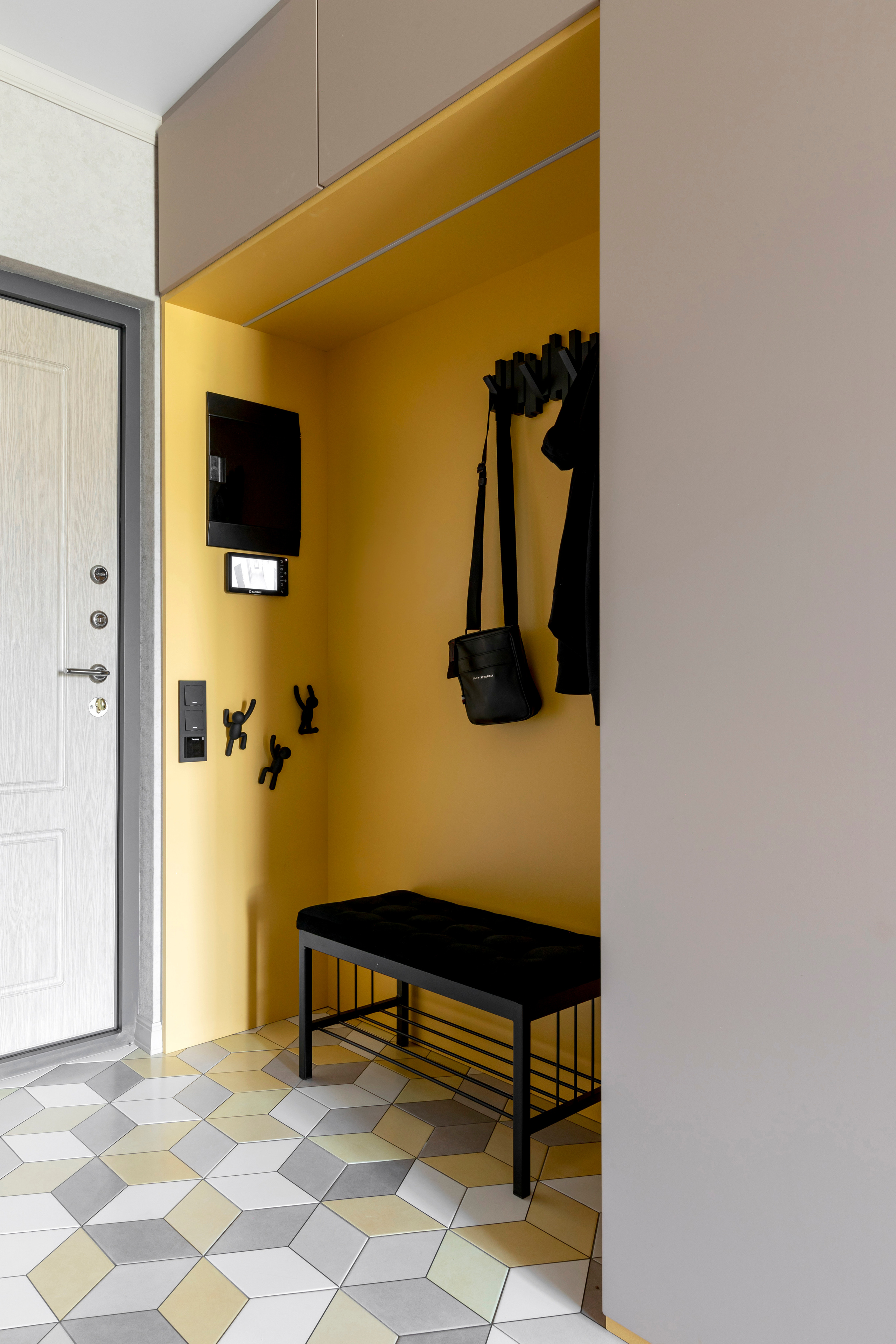 Двухкомнатная квартира с большой кухней и яркими акцентами. Студия Дизайна интерьера Tsvetdesign. Дизайнер в Санкт-Петербурге