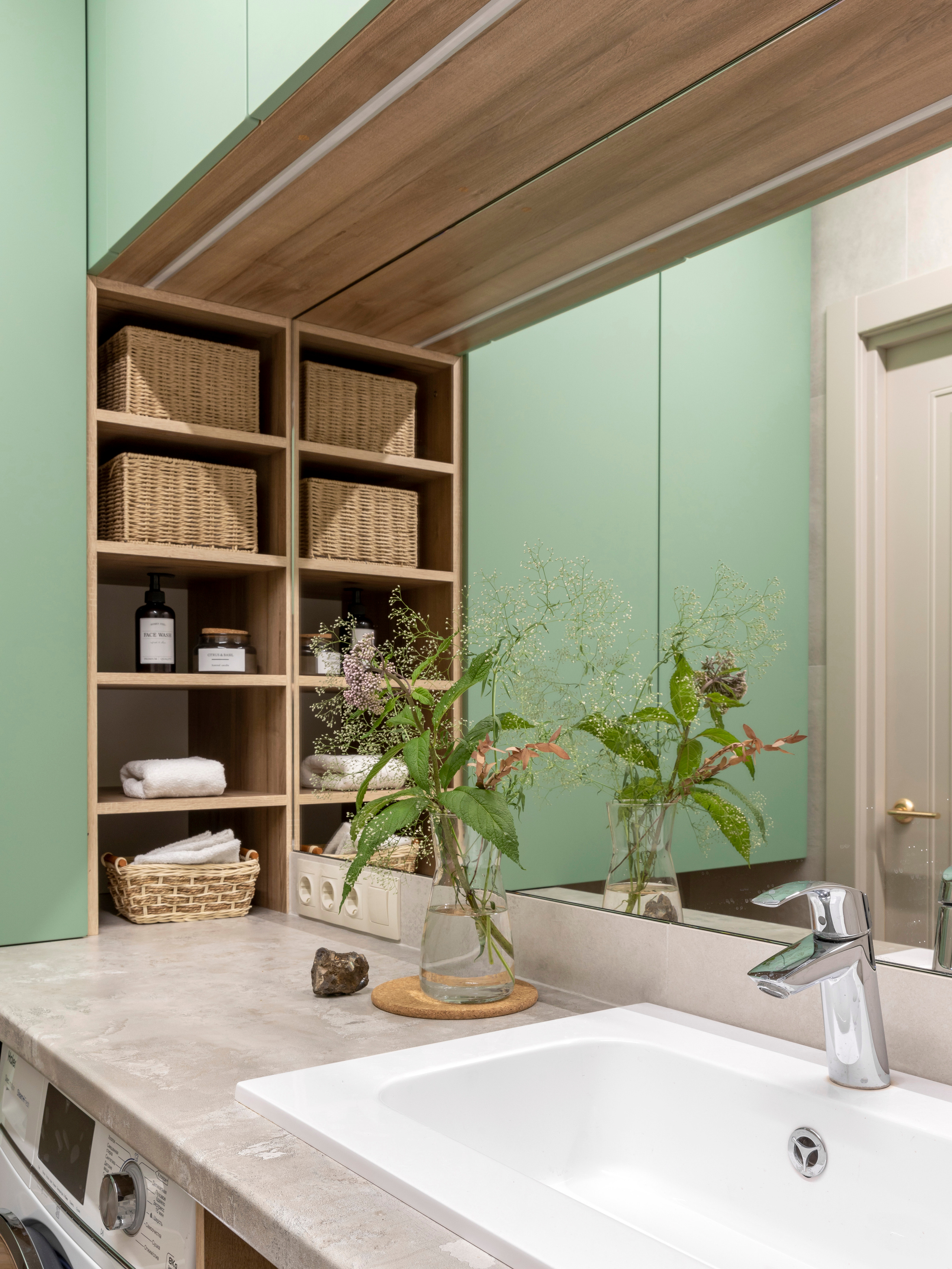 Двухкомнатная квартира с большой кухней и яркими акцентами. Студия Дизайна интерьера Tsvetdesign. Дизайнер в Санкт-Петербурге