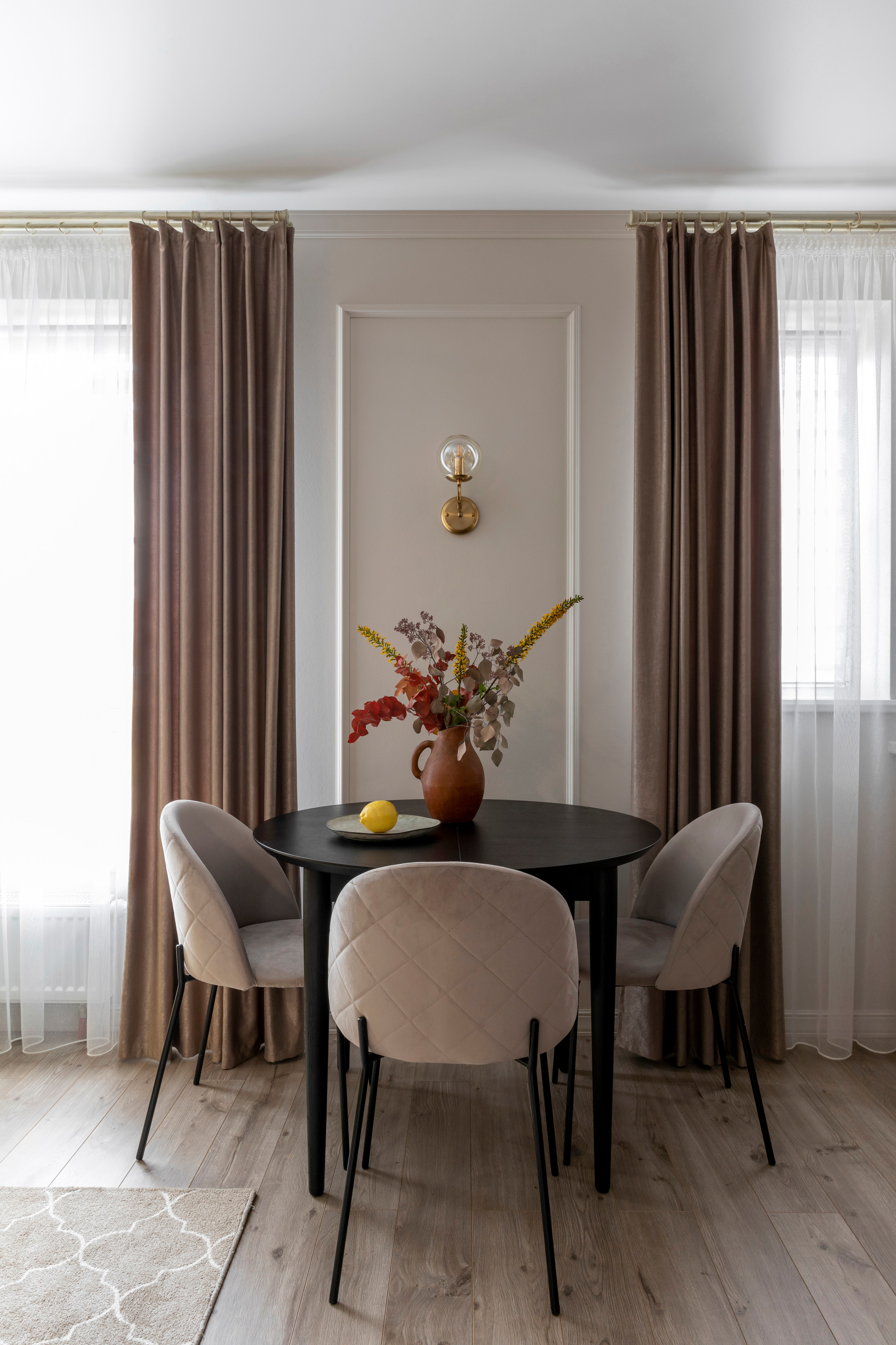 Двухкомнатная квартира с большой кухней и яркими акцентами. Студия Дизайна интерьера Tsvetdesign. Дизайнер в Санкт-Петербурге