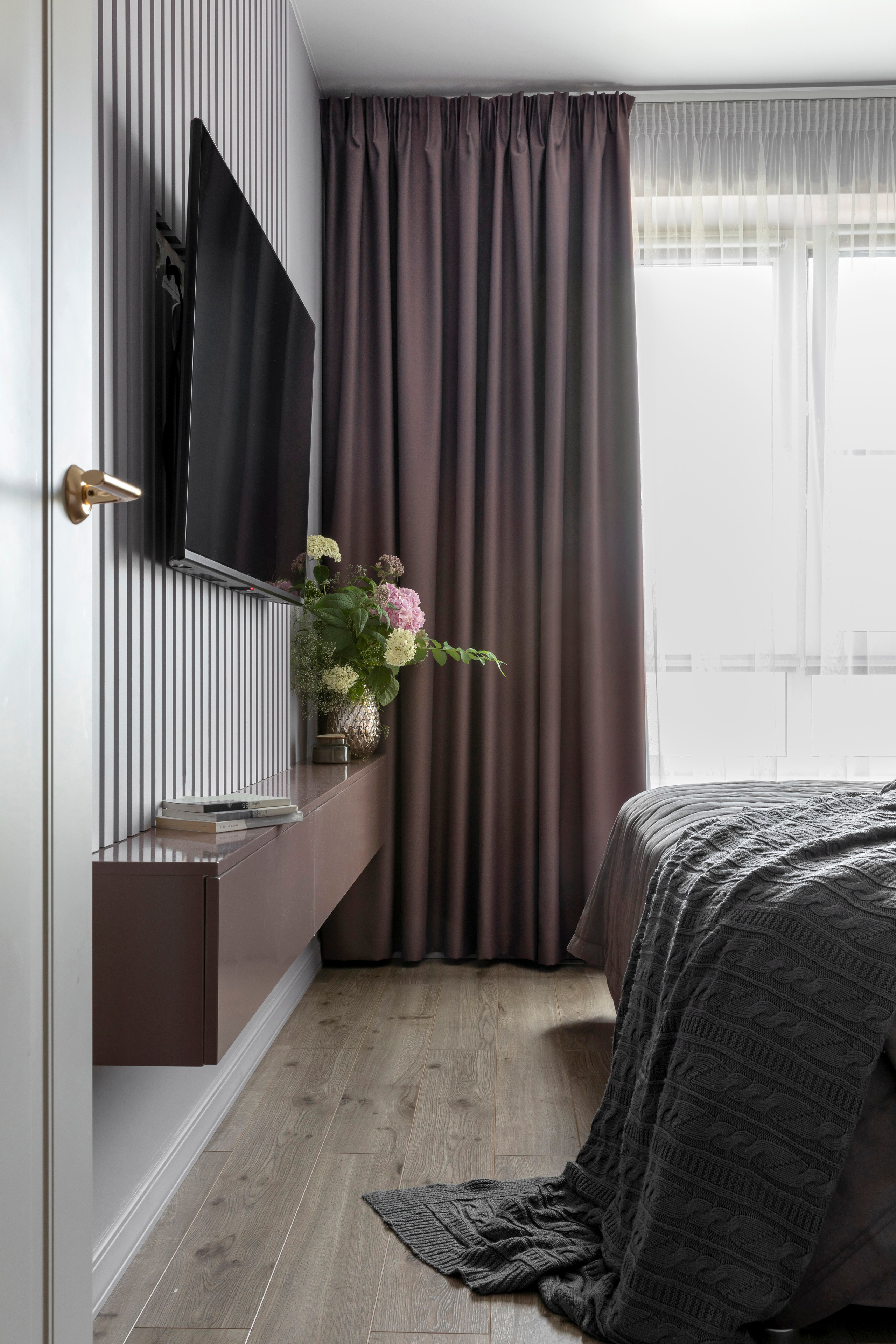 Двухкомнатная квартира с большой кухней и яркими акцентами. Студия Дизайна интерьера Tsvetdesign. Дизайнер в Санкт-Петербурге