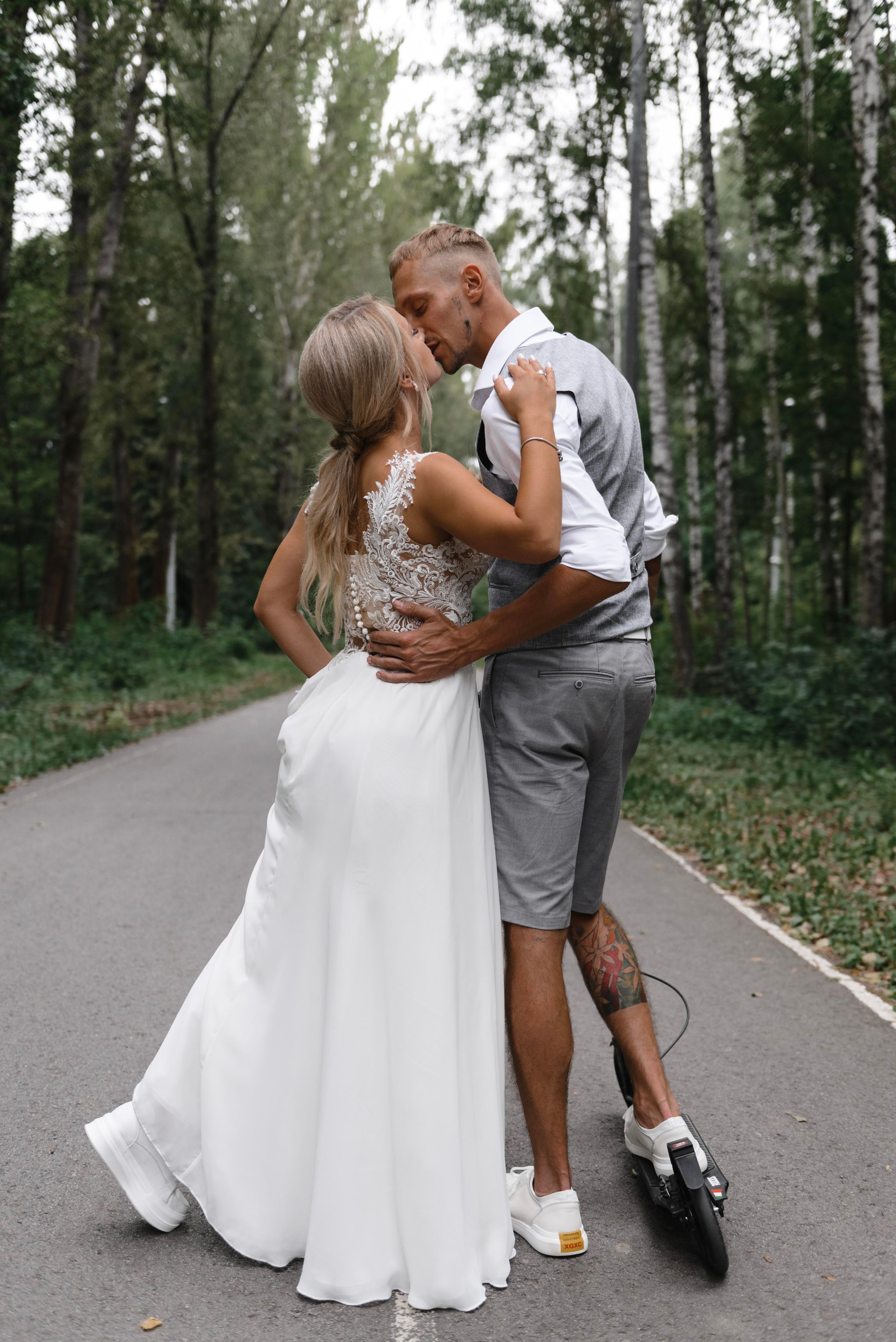 Веселая прогулка на самокатах. Свадебный фотограф в Тамбове Андрей Шаталов