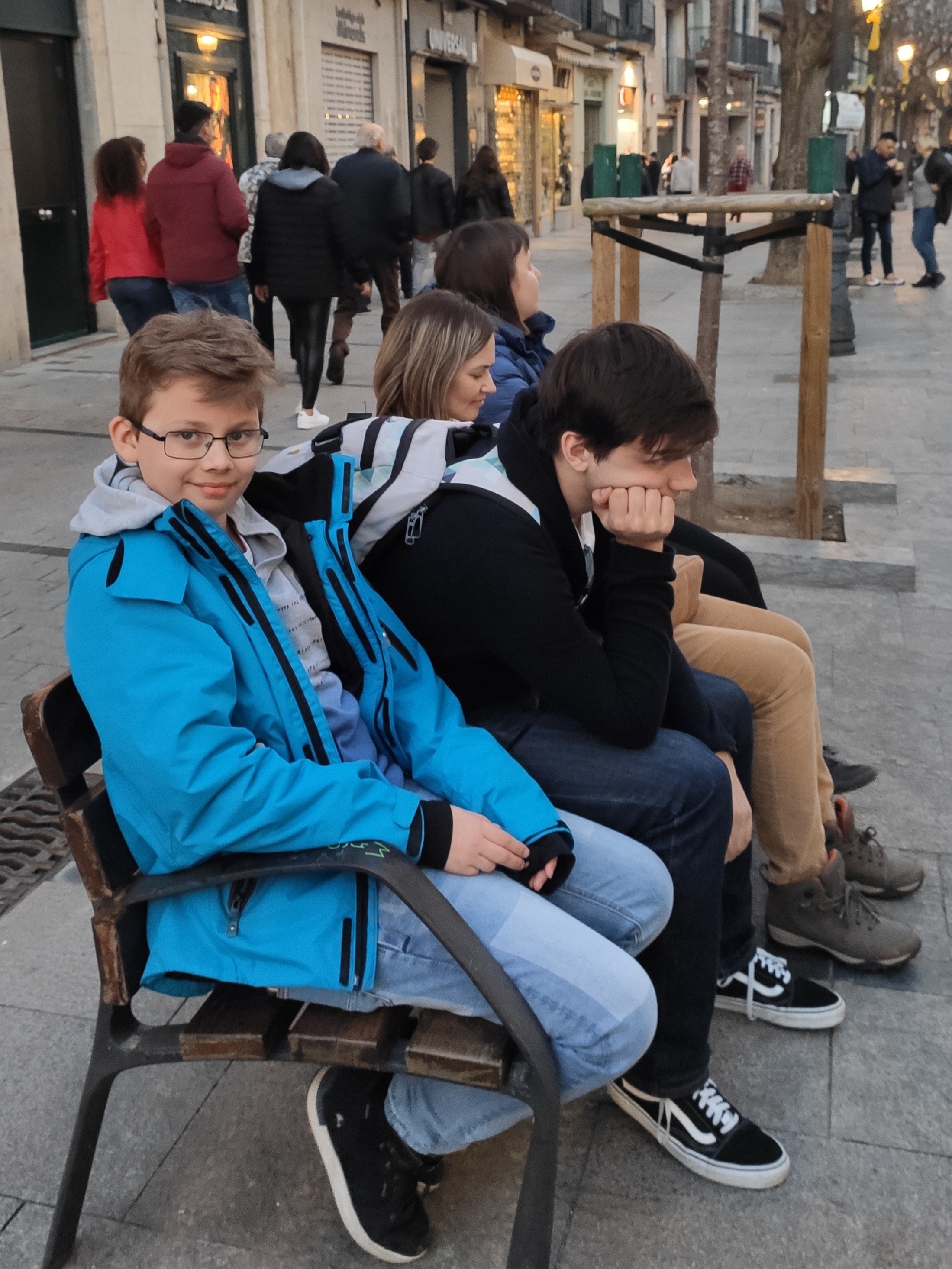 Привал перед ужином. Рестораны все закрыты после сиесты и до 19 ч, до ужина.