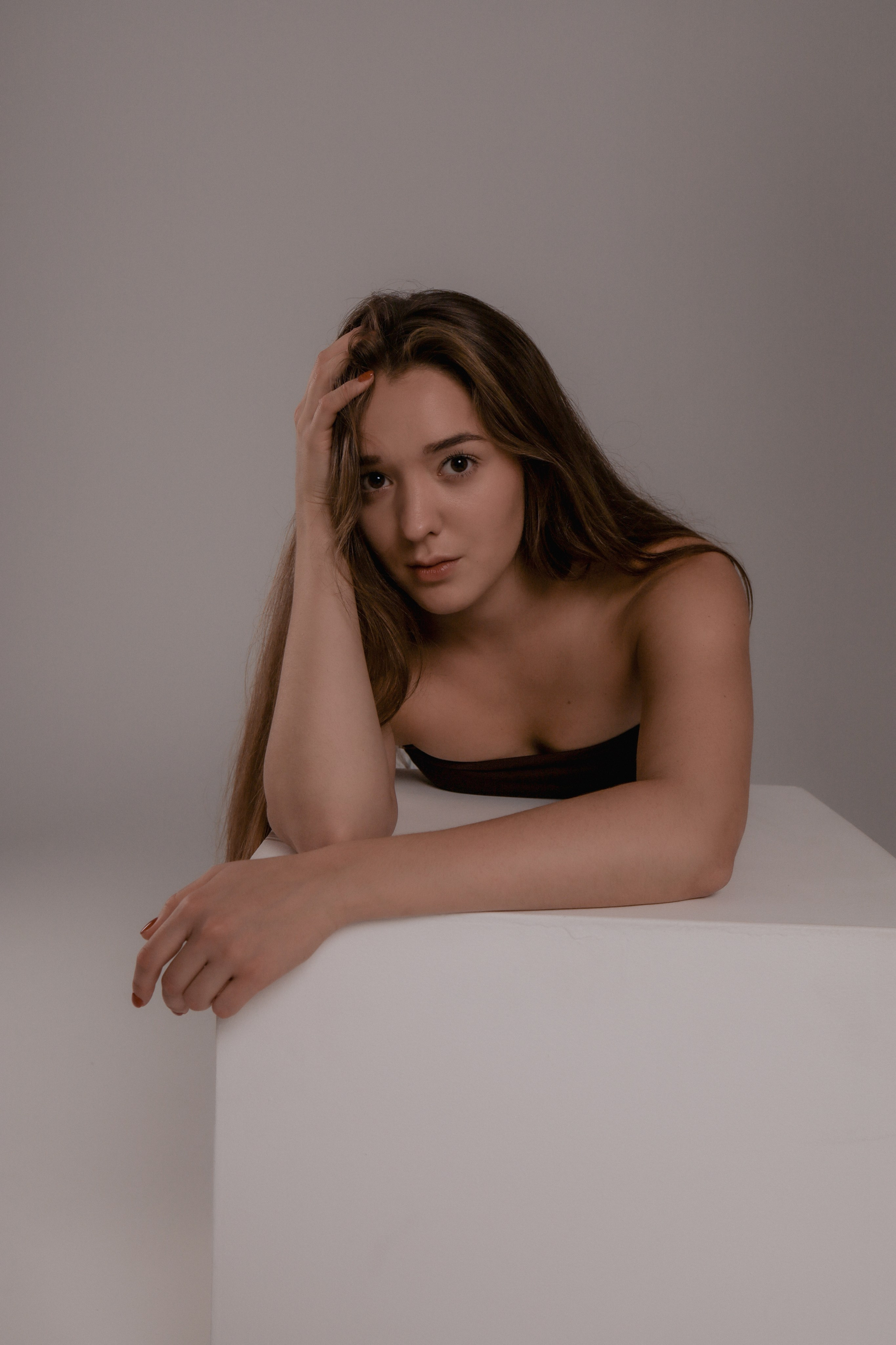 Женские портреты в студии. Главная