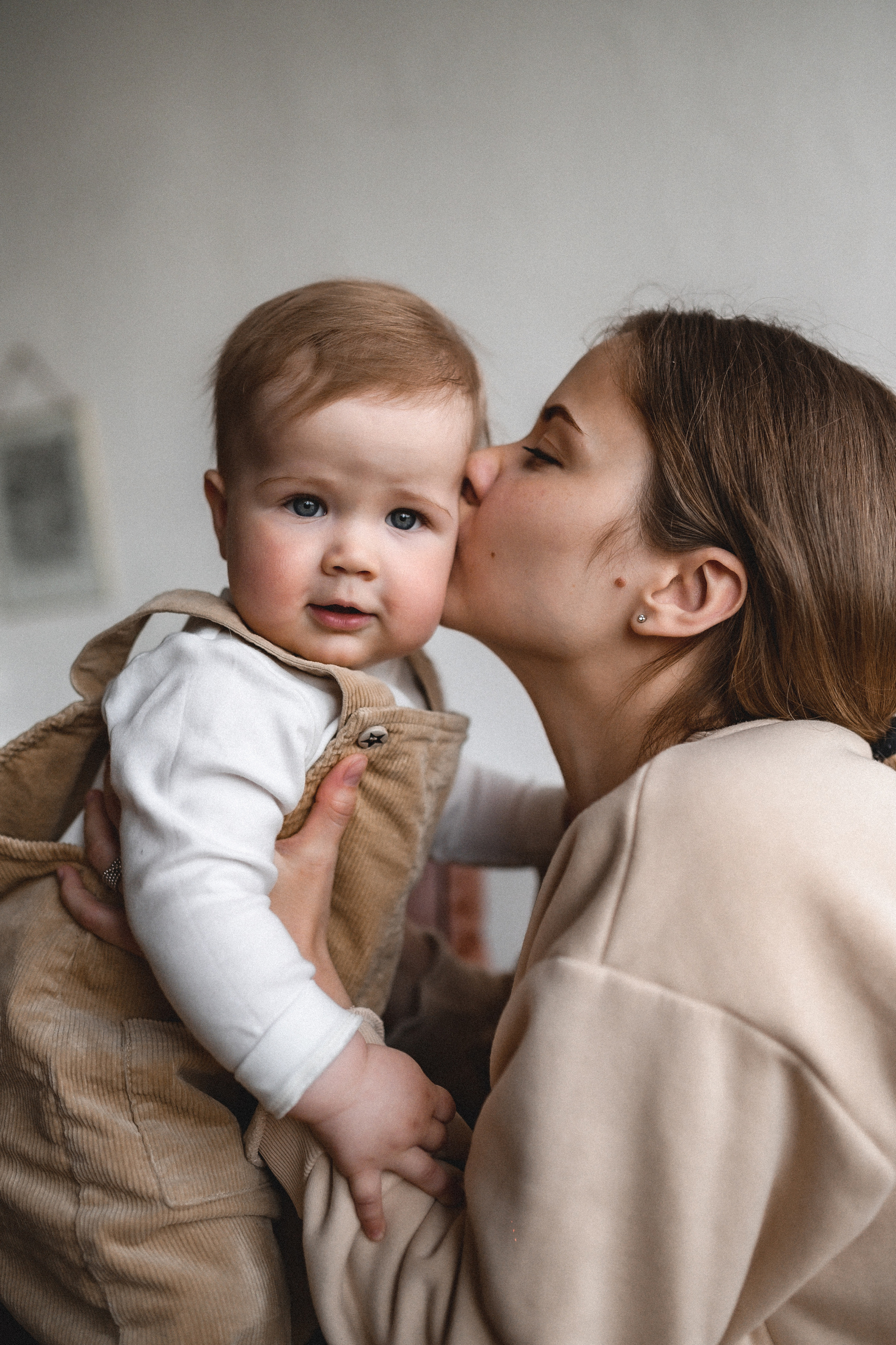 Сергей, Настя и Софа в студии 33/13. Семейный и свадебный lifestyle-фотограф в Москве Мария Петрова