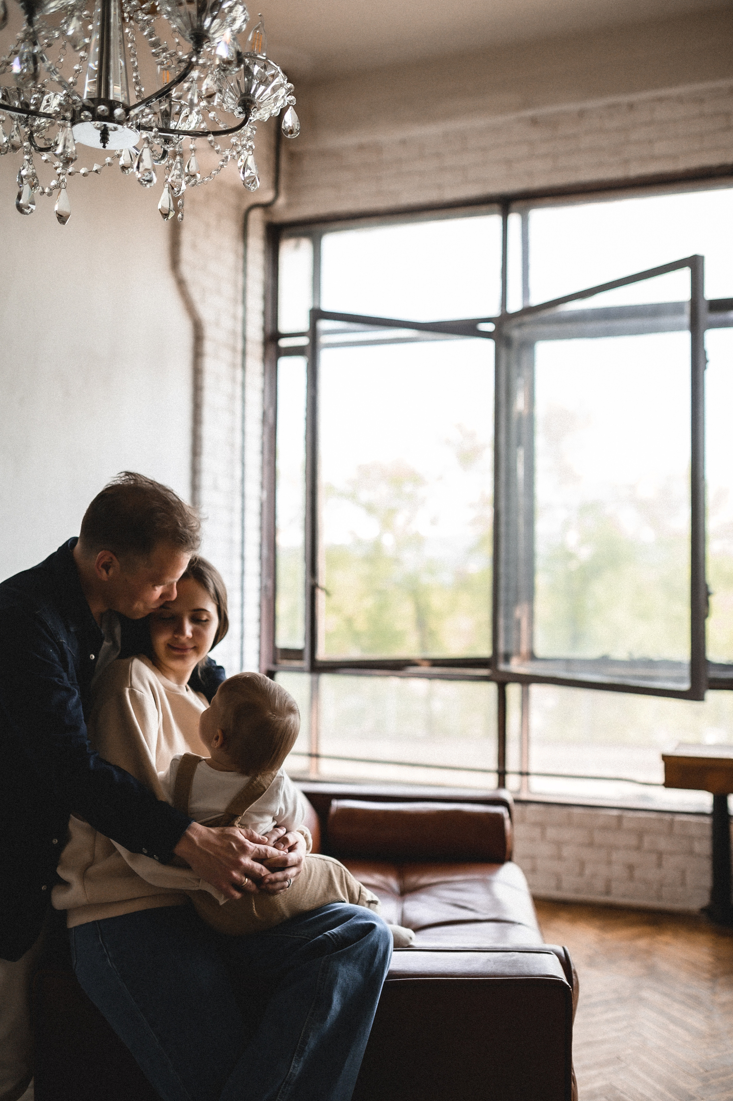 Сергей, Настя и Софа в студии 33/13. Семейный и свадебный lifestyle-фотограф в Москве Мария Петрова