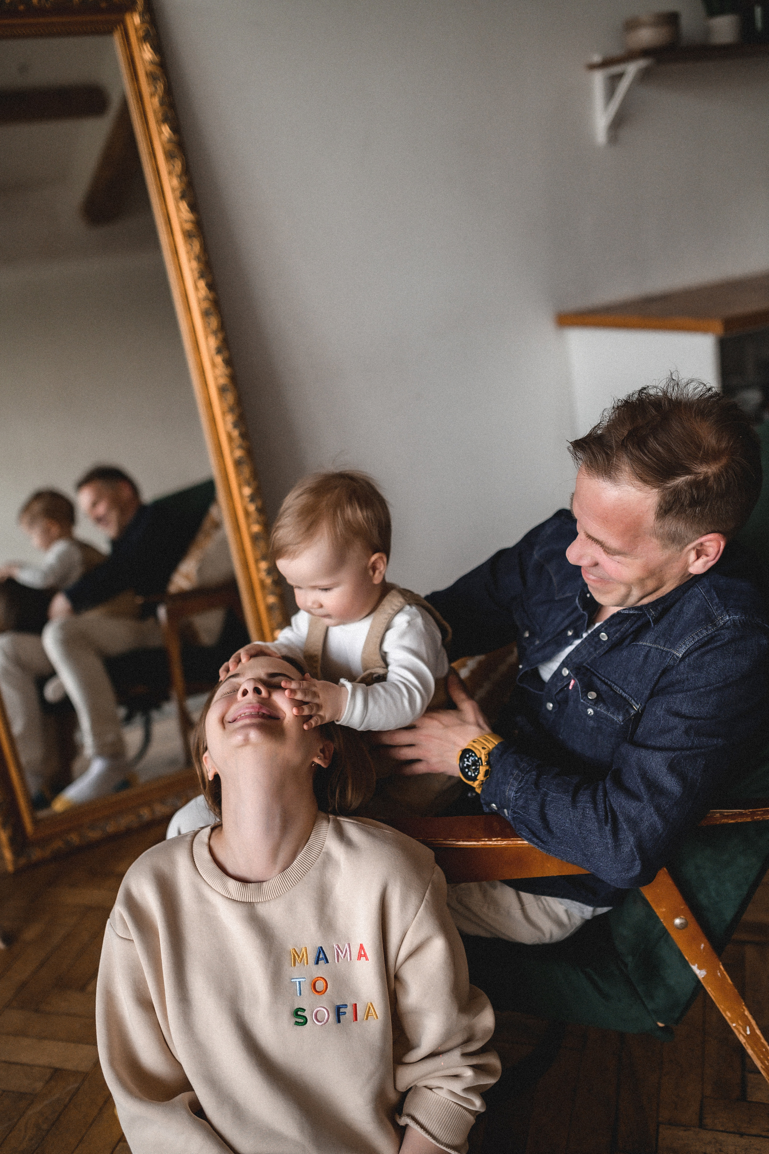 Сергей, Настя и Софа в студии 33/13. Семейный и свадебный lifestyle-фотограф в Москве Мария Петрова