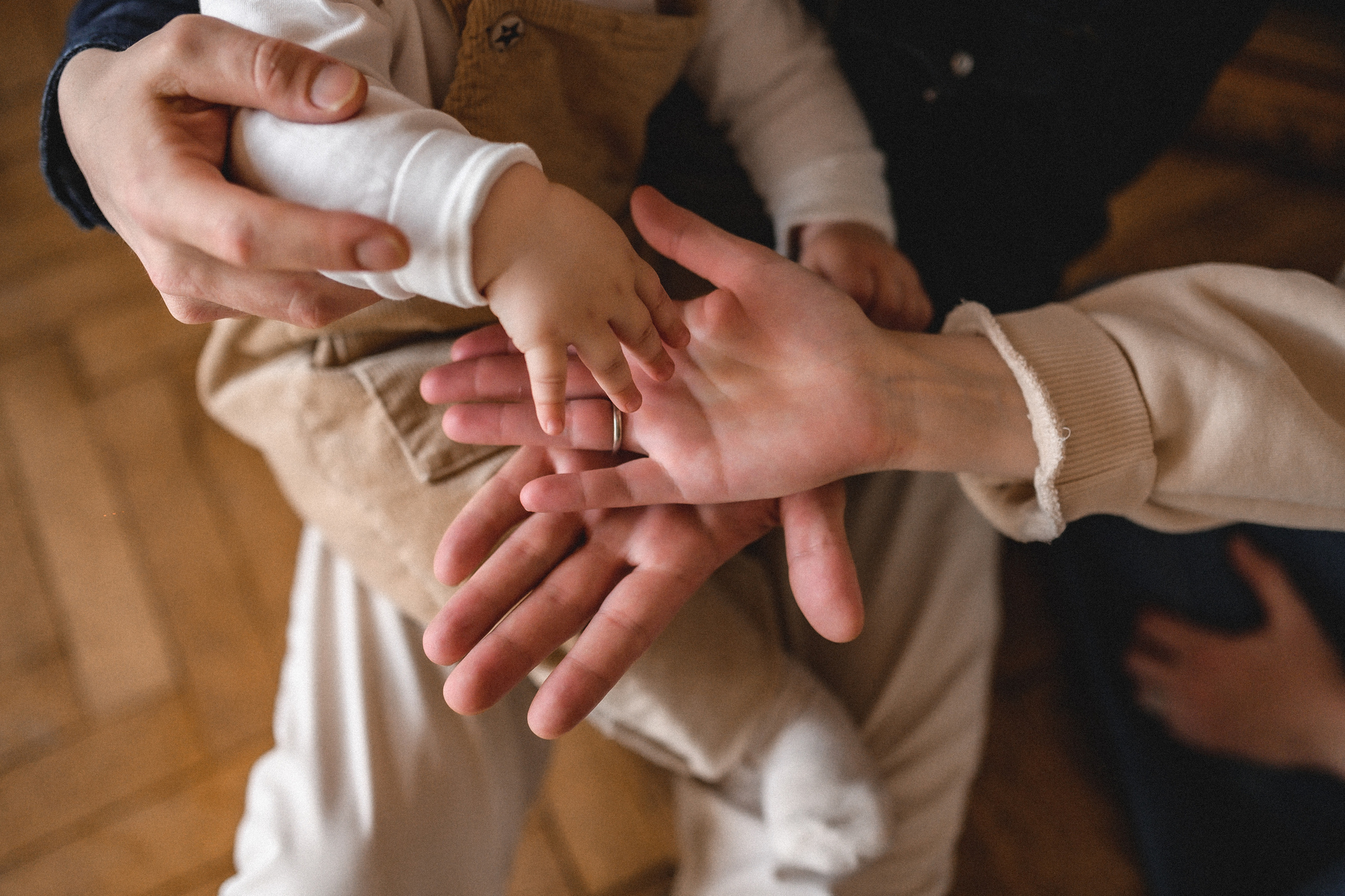 Сергей, Настя и Софа в студии 33/13. Семейный и свадебный lifestyle-фотограф в Москве Мария Петрова
