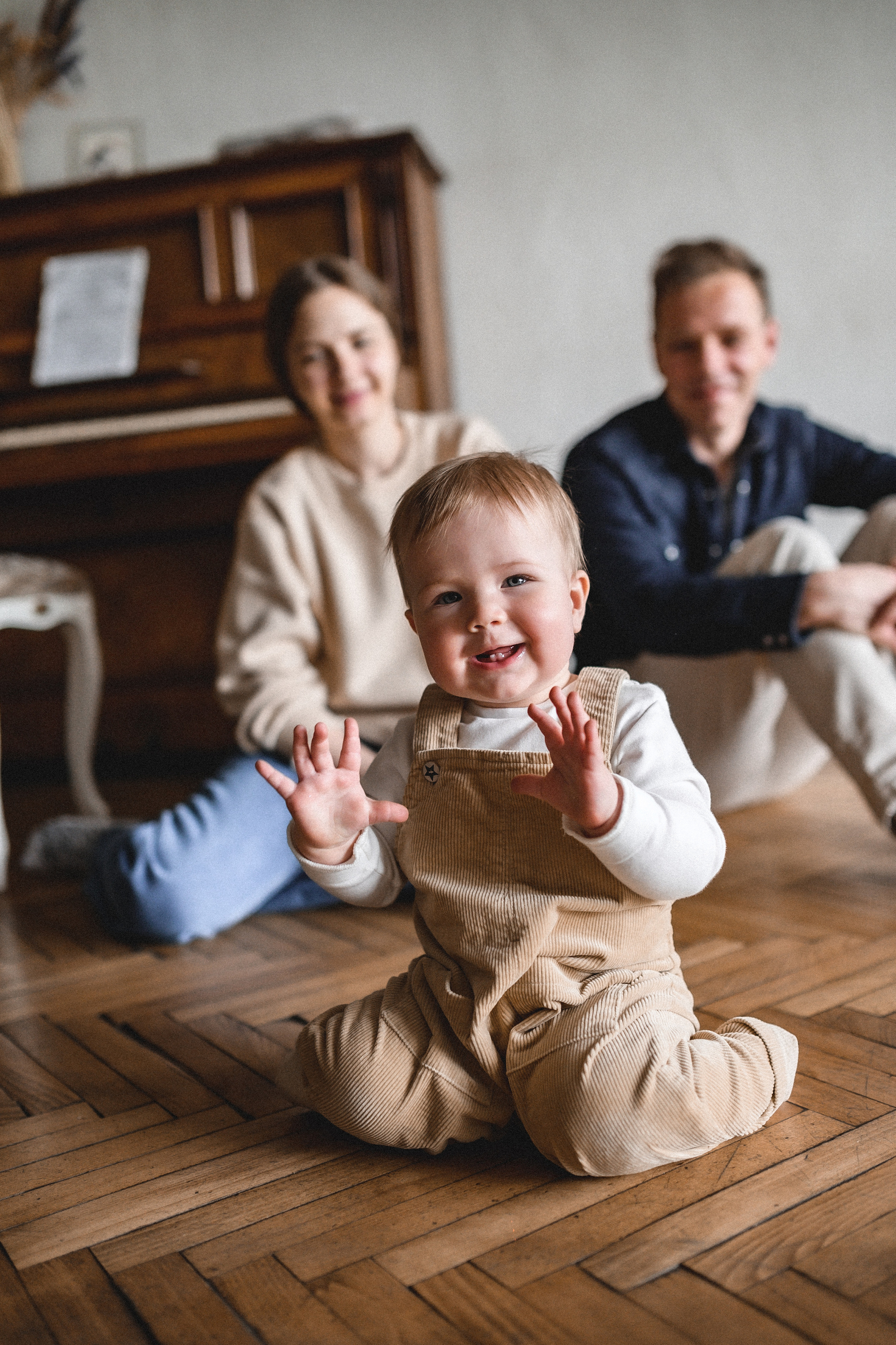 Сергей, Настя и Софа в студии 33/13. Семейный и свадебный lifestyle-фотограф в Москве Мария Петрова