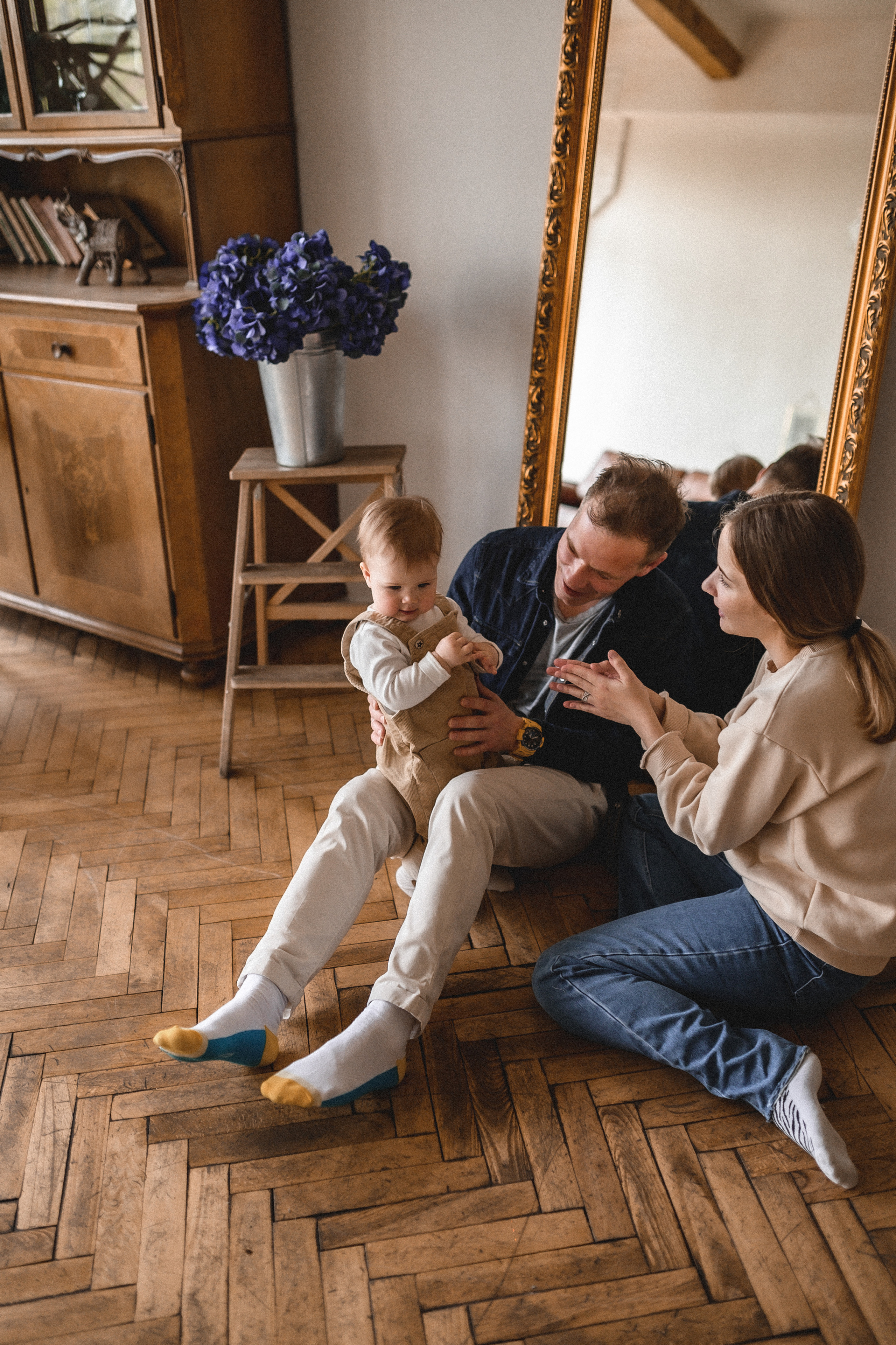 Сергей, Настя и Софа в студии 33/13. Семейный и свадебный lifestyle-фотограф в Москве Мария Петрова