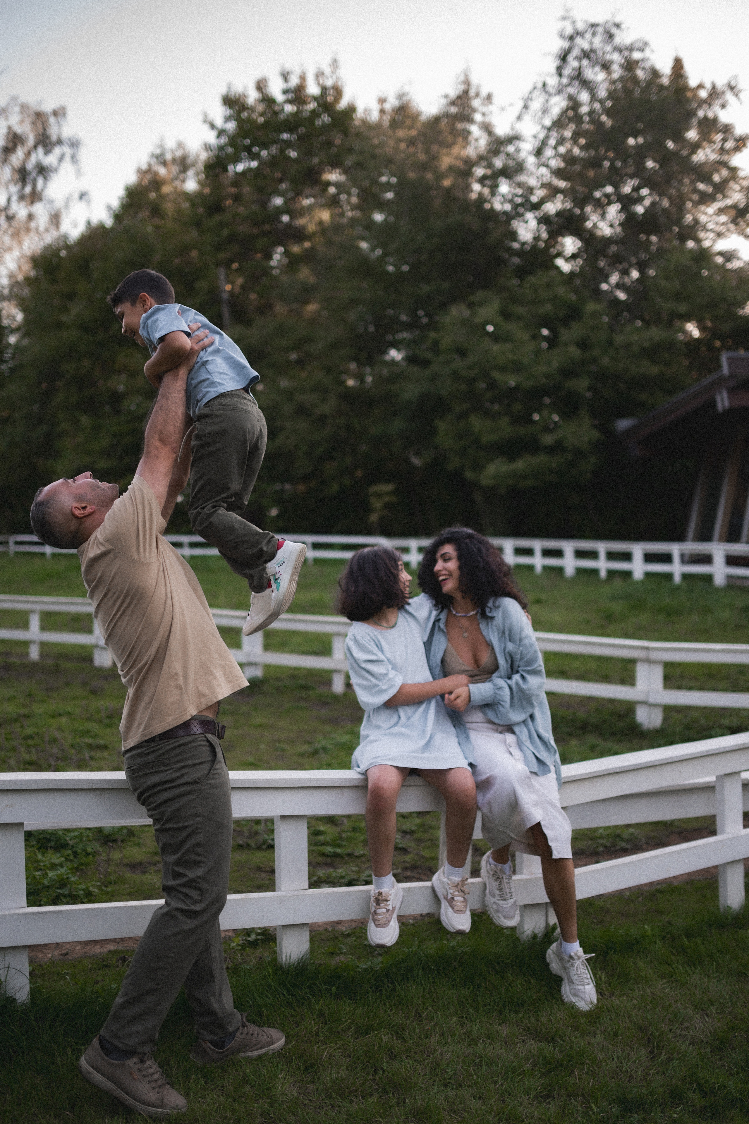 Давид, Лианна, Эмили и Марсель. Зелёное озеро. Семейный и свадебный lifestyle-фотограф в Москве Мария Петрова