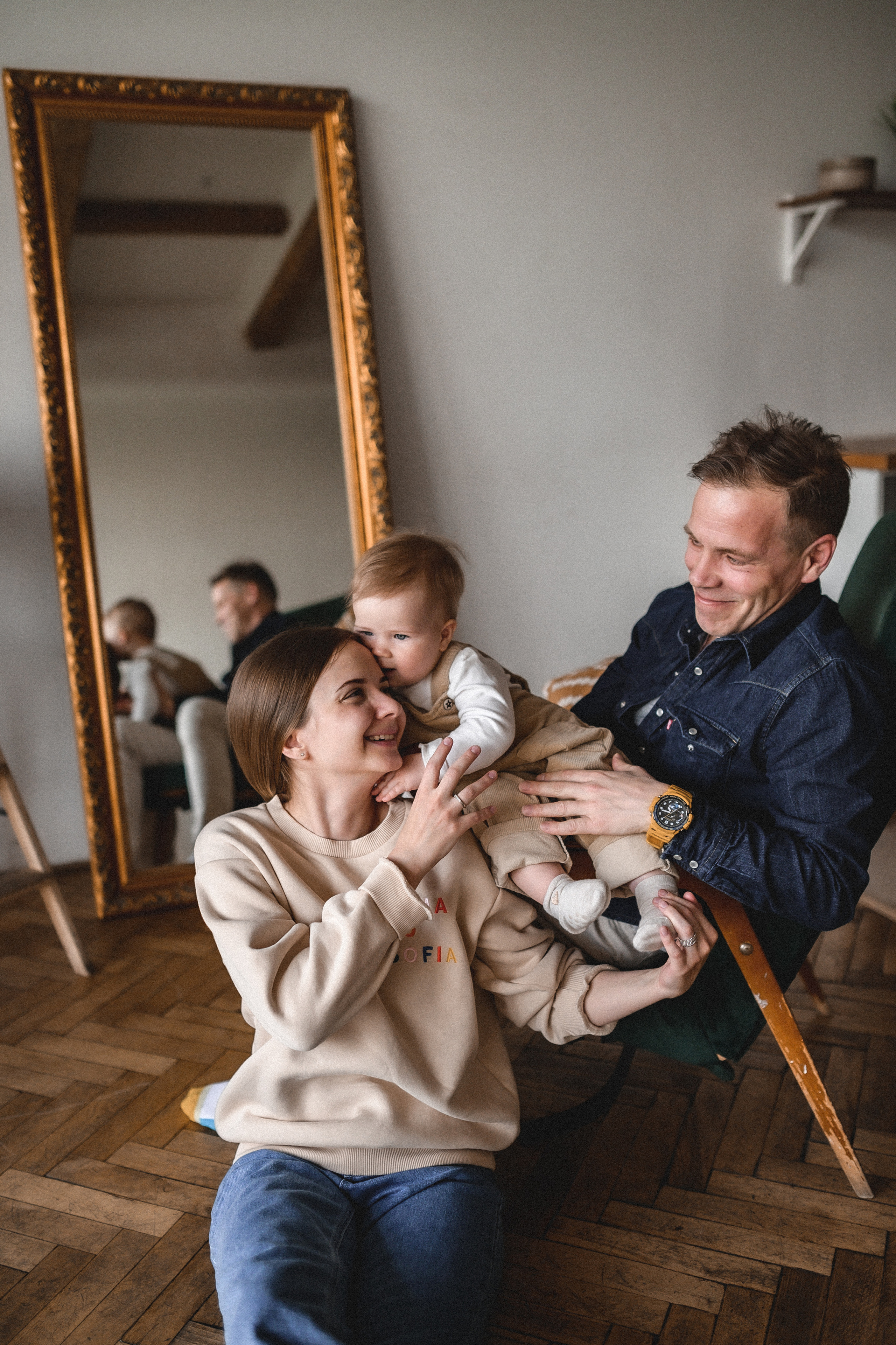 Сергей, Настя и Софа в студии 33/13. Семейный и свадебный lifestyle-фотограф в Москве Мария Петрова