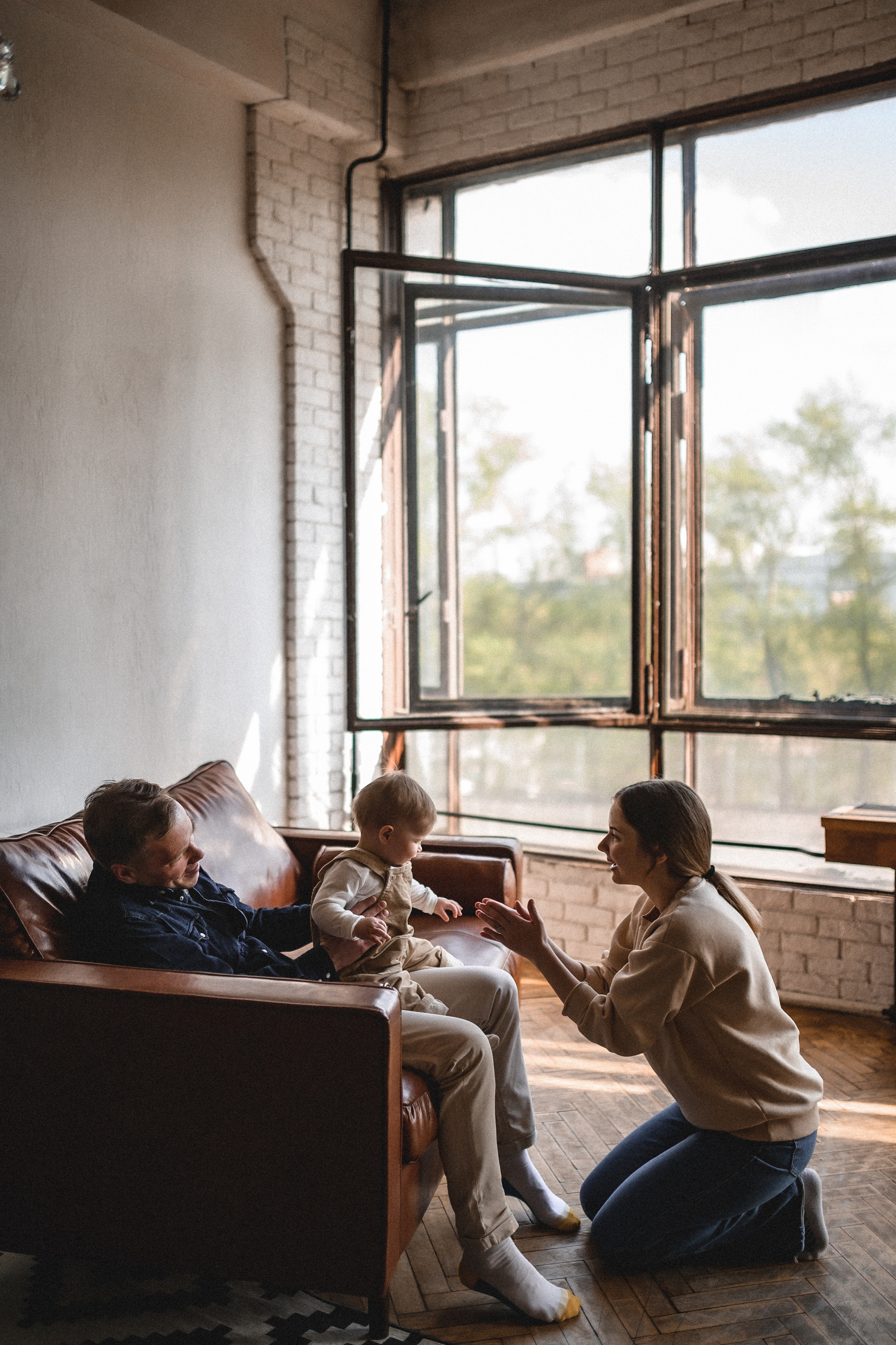 Сергей, Настя и Софа в студии 33/13. Семейный и свадебный lifestyle-фотограф в Москве Мария Петрова