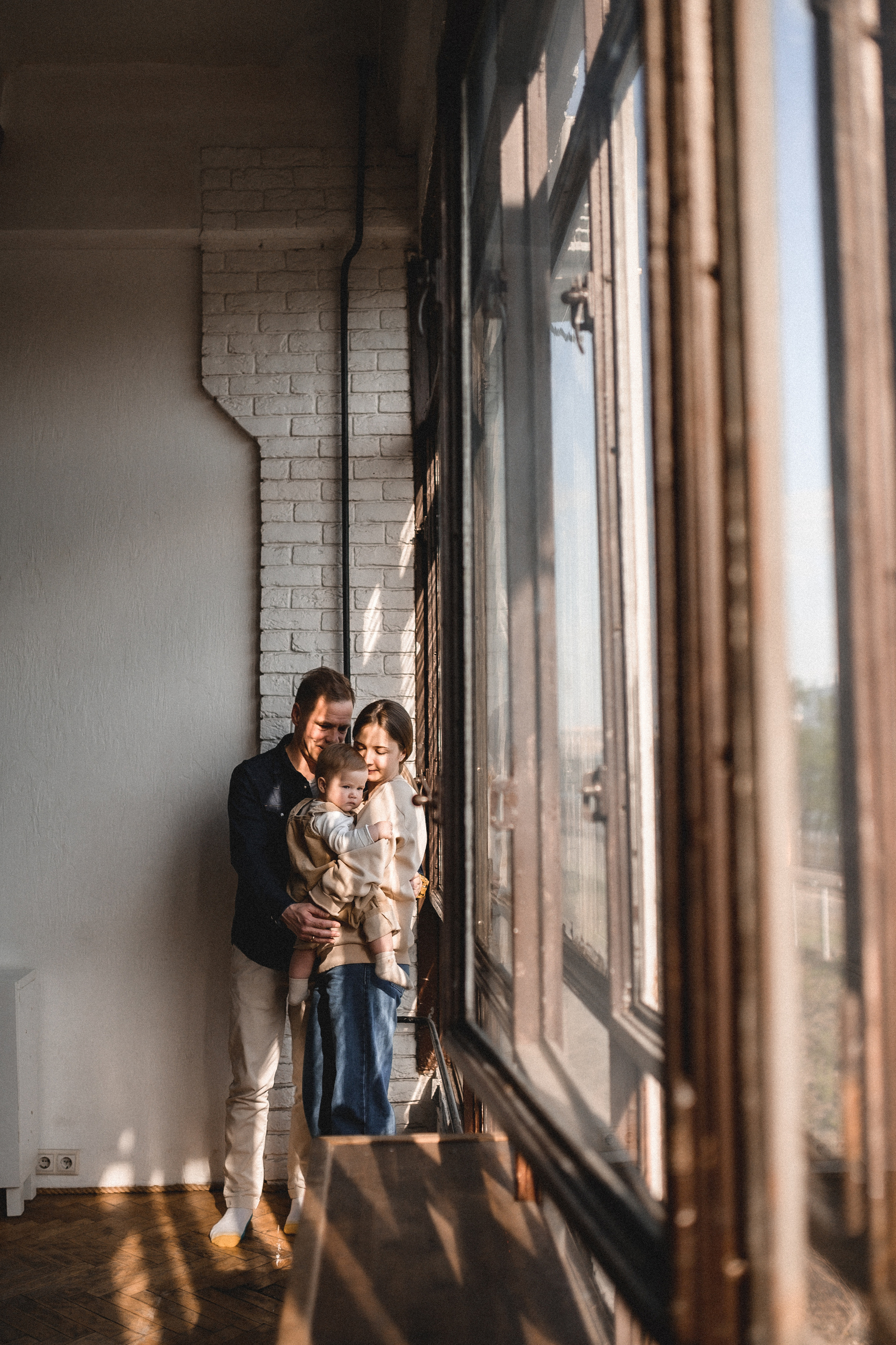 Сергей, Настя и Софа в студии 33/13. Семейный и свадебный lifestyle-фотограф в Москве Мария Петрова