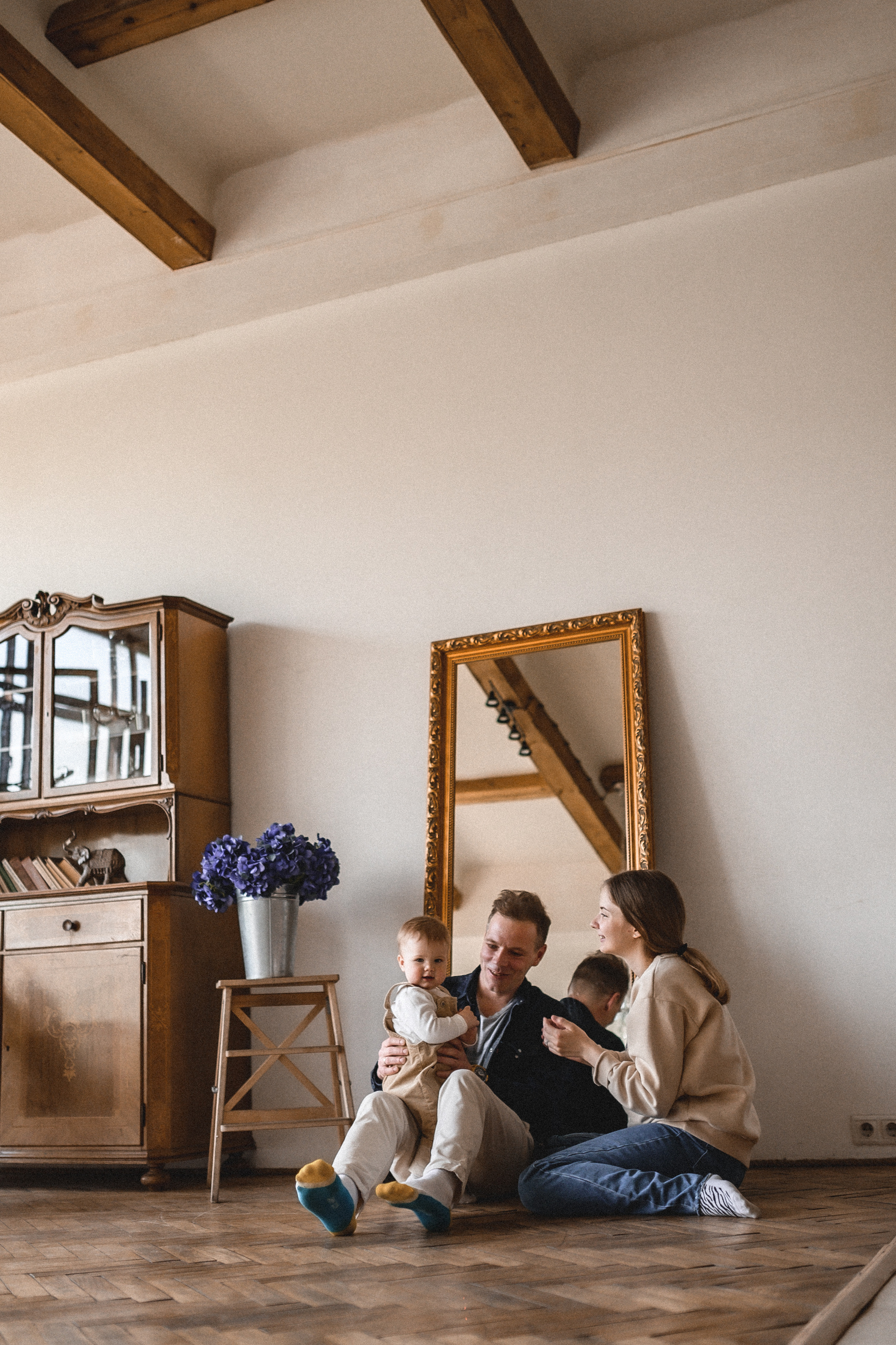 Сергей, Настя и Софа в студии 33/13. Семейный и свадебный lifestyle-фотограф в Москве Мария Петрова