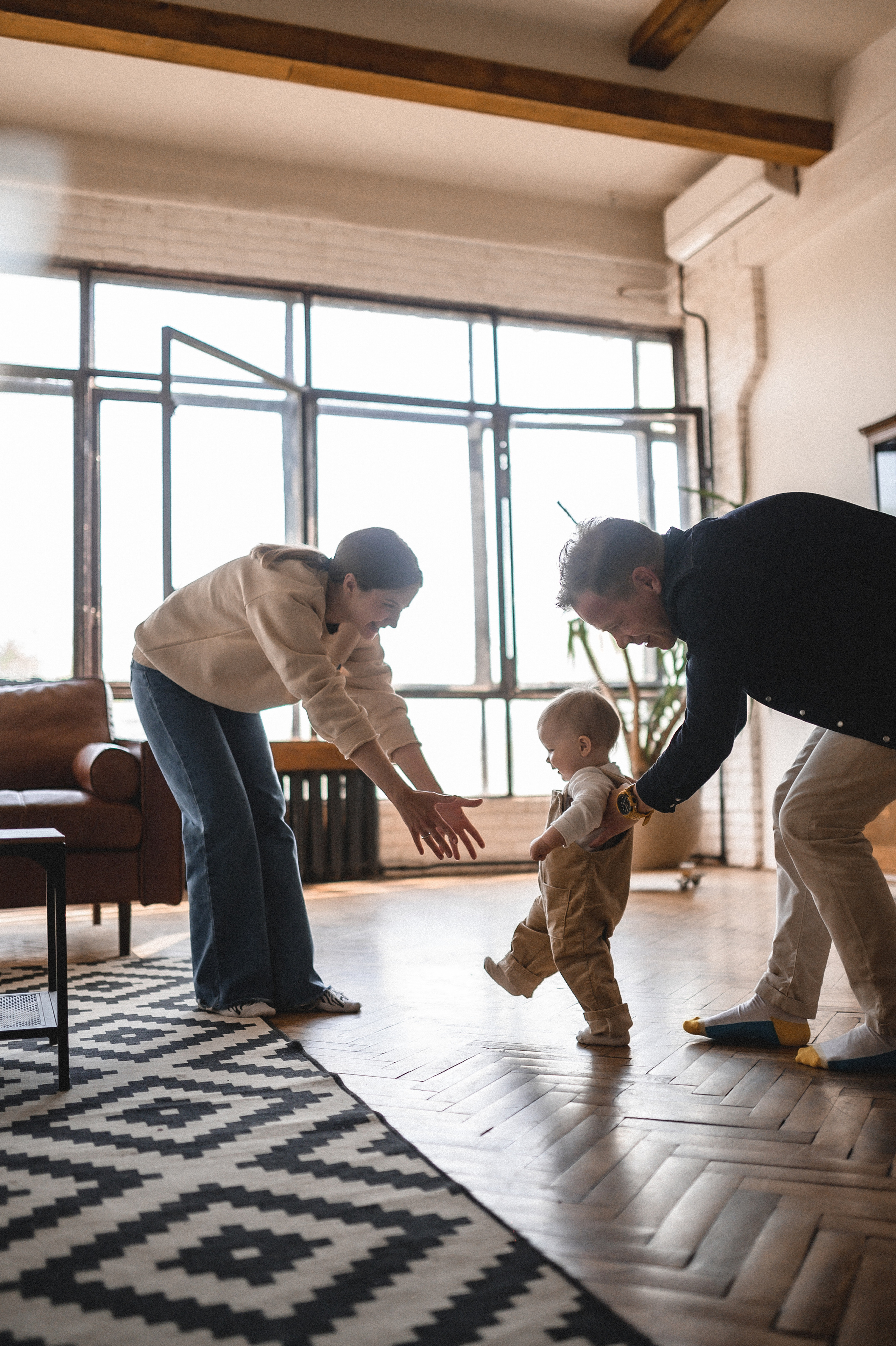 Сергей, Настя и Софа в студии 33/13. Семейный и свадебный lifestyle-фотограф в Москве Мария Петрова