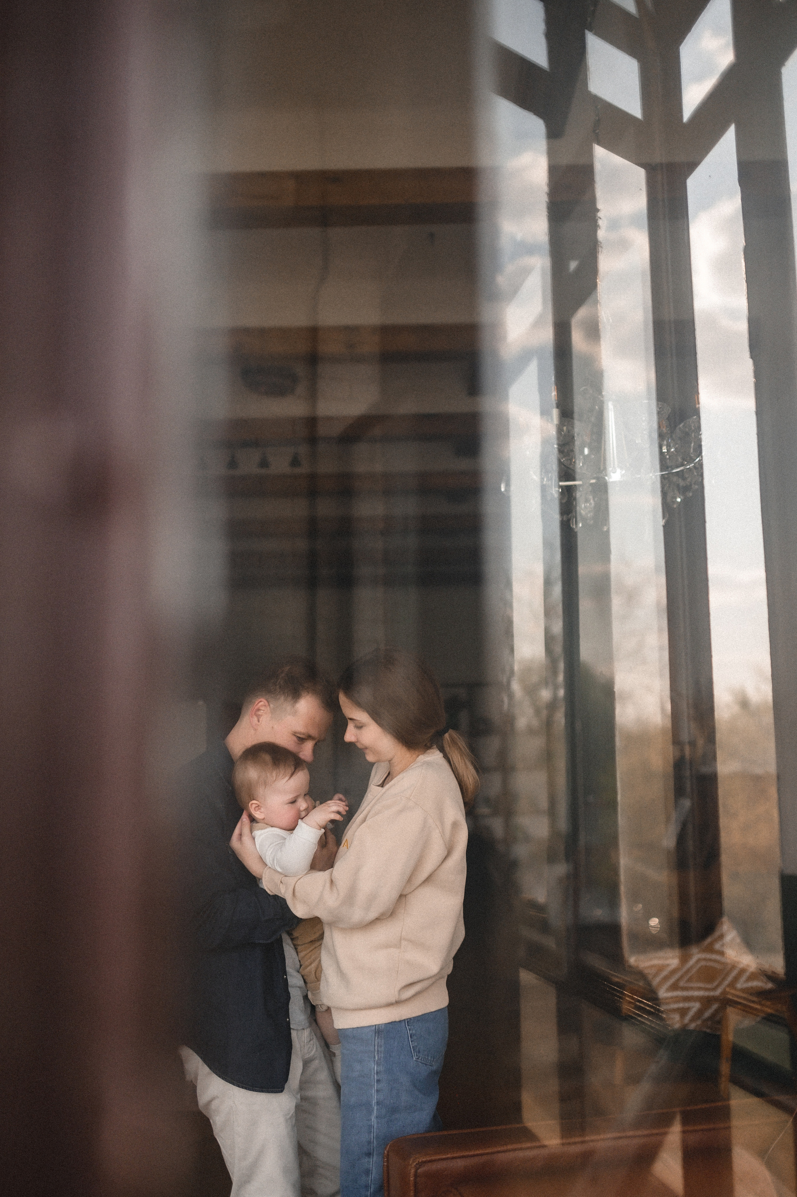 Сергей, Настя и Софа в студии 33/13. Семейный и свадебный lifestyle-фотограф в Москве Мария Петрова