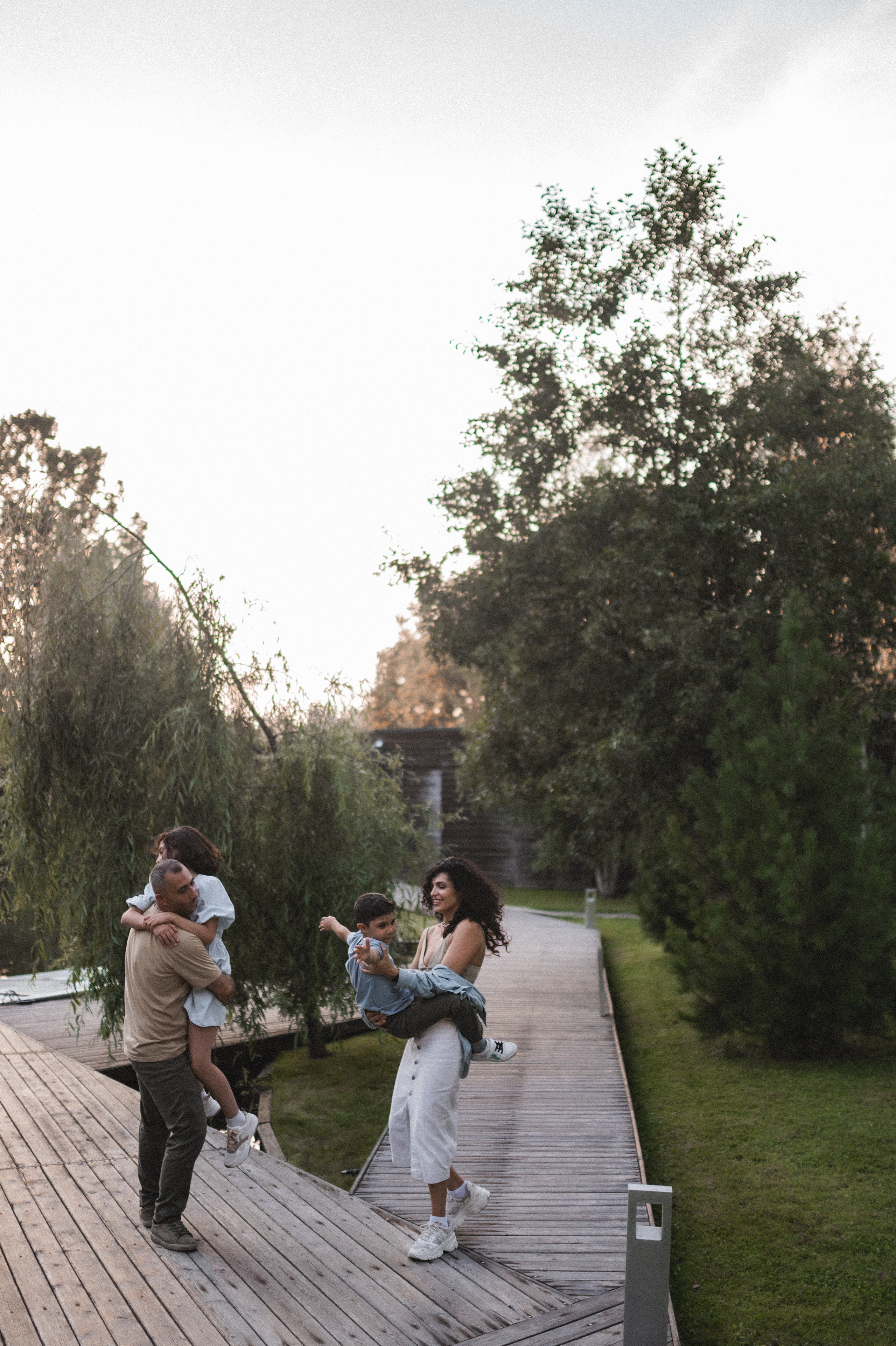 Давид, Лианна, Эмили и Марсель. Зелёное озеро. Семейный и свадебный lifestyle-фотограф в Москве Мария Петрова