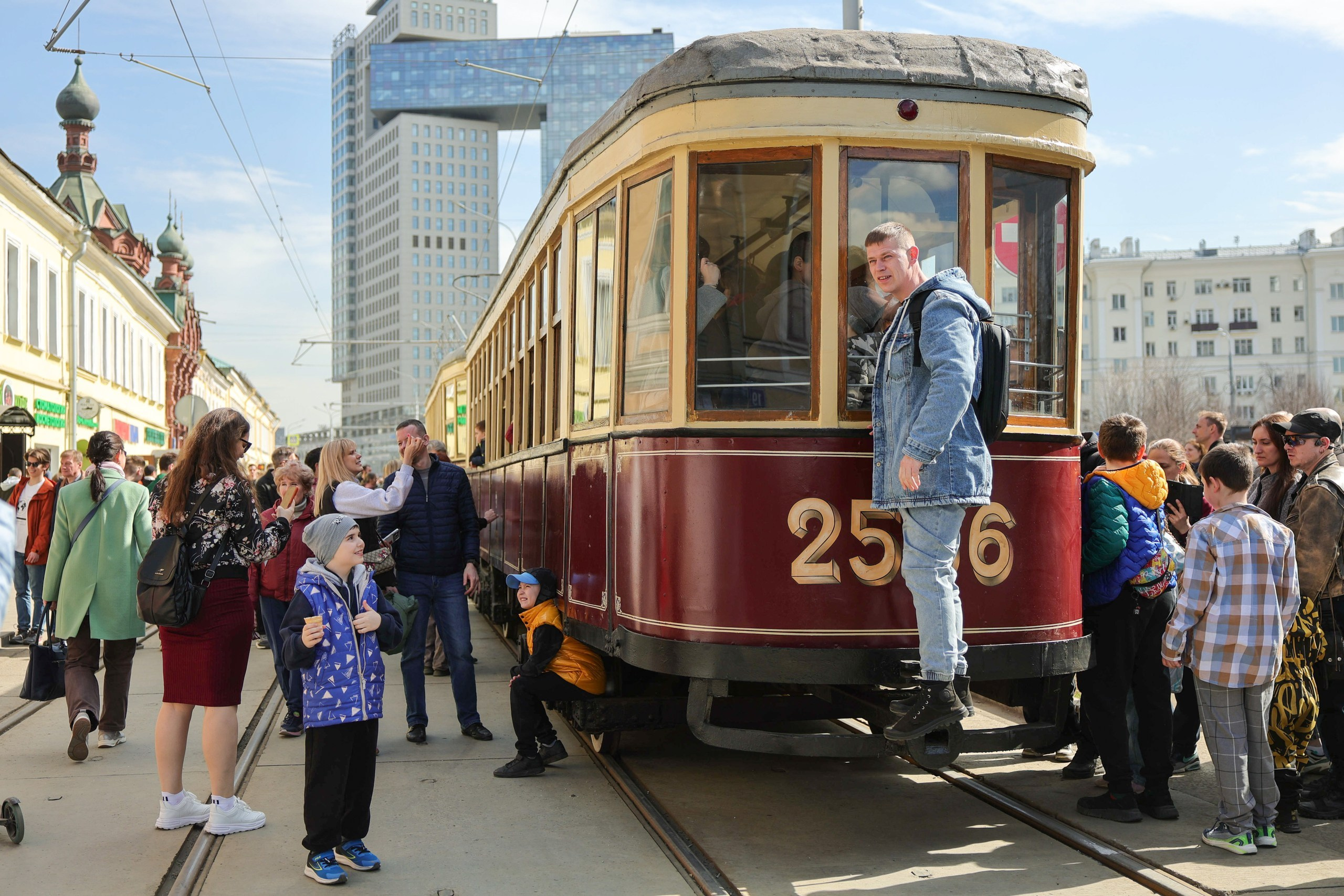 Парад трамваев. Репортажный, архитектурный, театральный и файн-арт фотограф Лена Мельникова в Москве