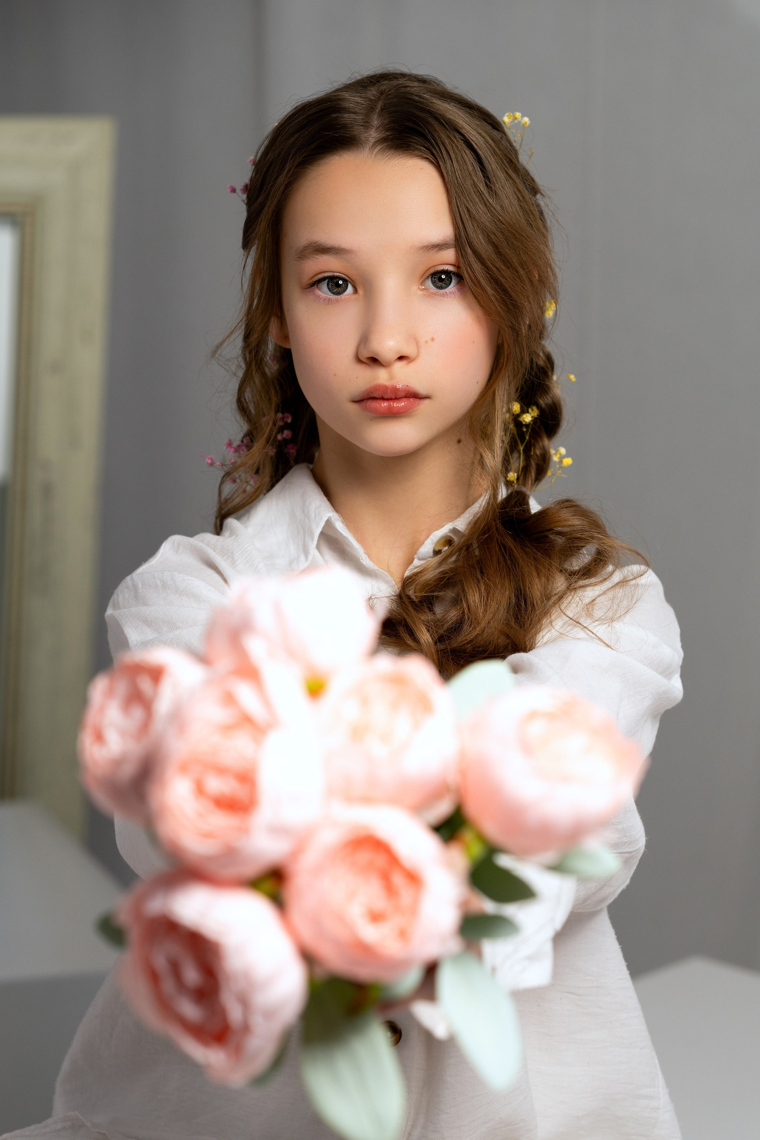 Адель. Девочка с пионами