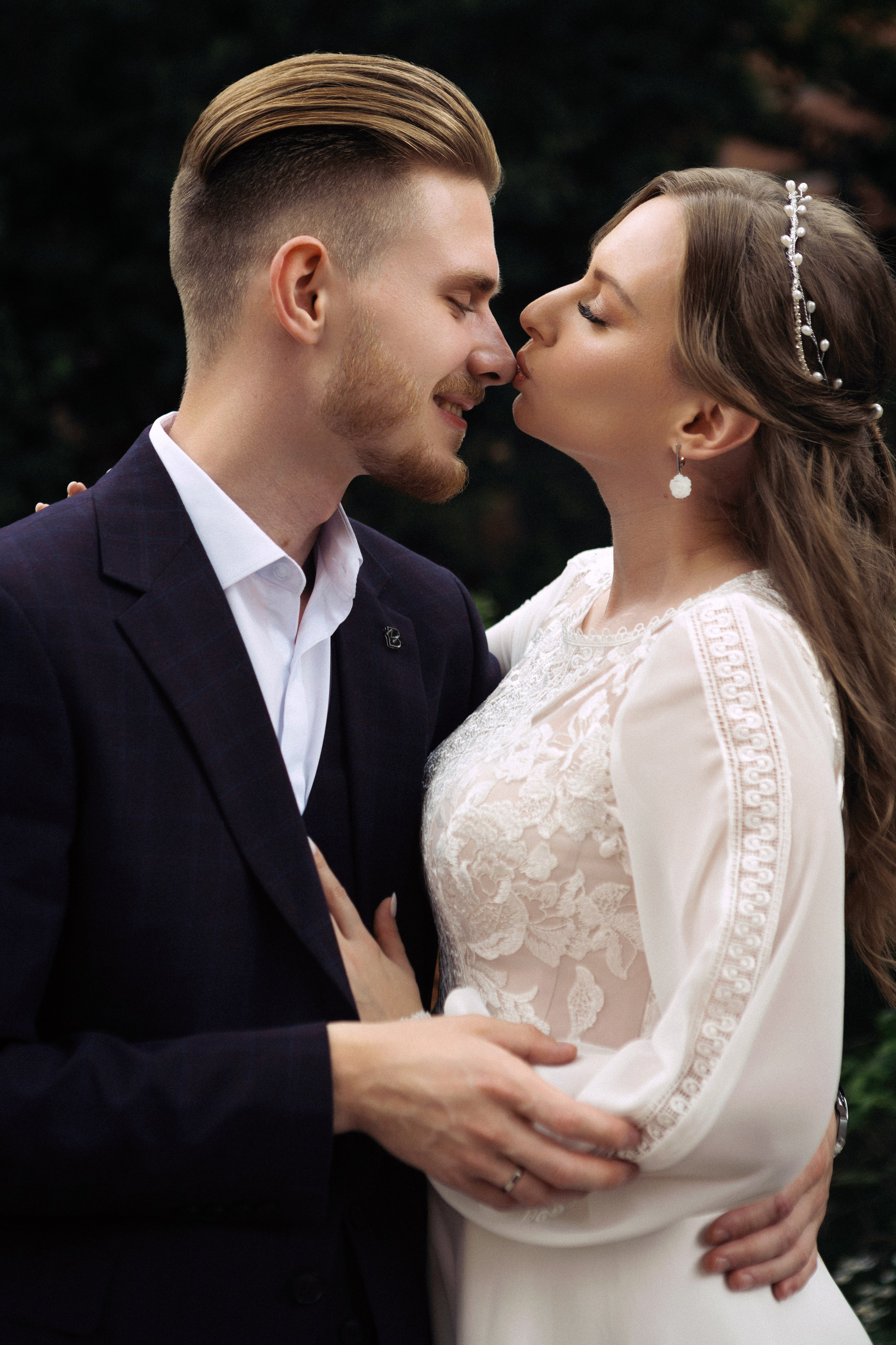 свадебная фотосессия, фотопрогулка, фотосессия для пары, фотограф на свадьбу, фотограф в ЗАГС, свадебный фотограф Москва, фотосессия в городе, фотосессия для влюбленных, свадебная фотосессия летом