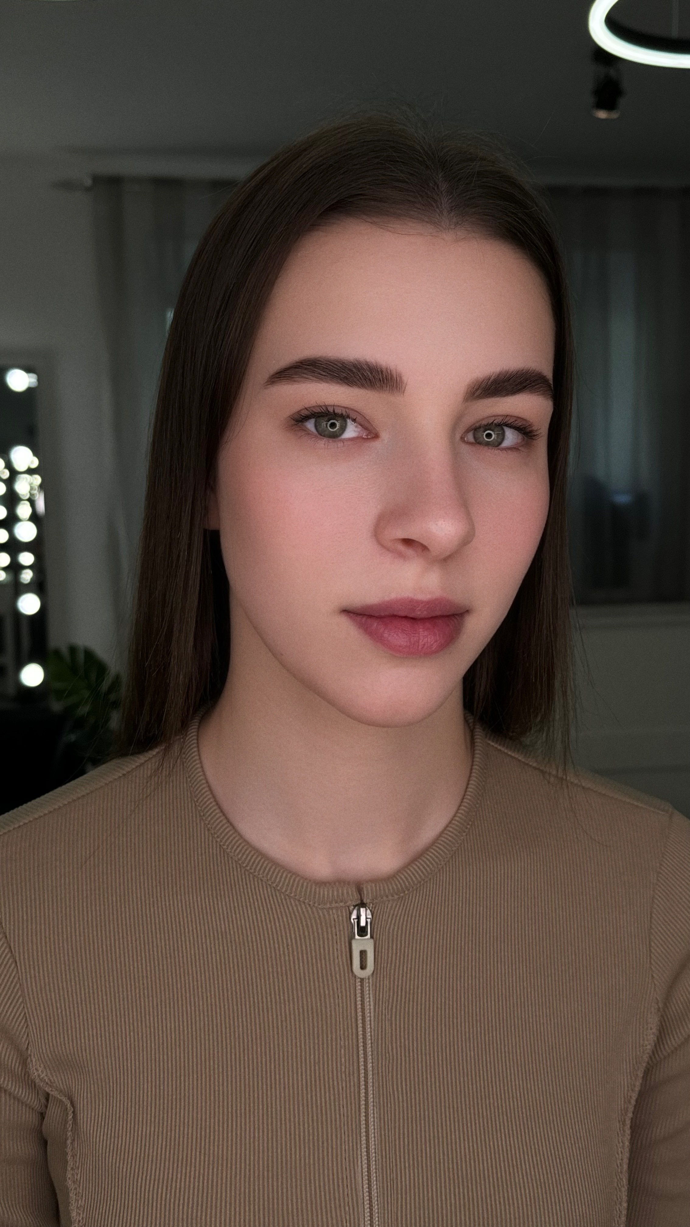 Брови. Студия визажистов, стилистов по прическам, бровистов и мастеров по ресницам