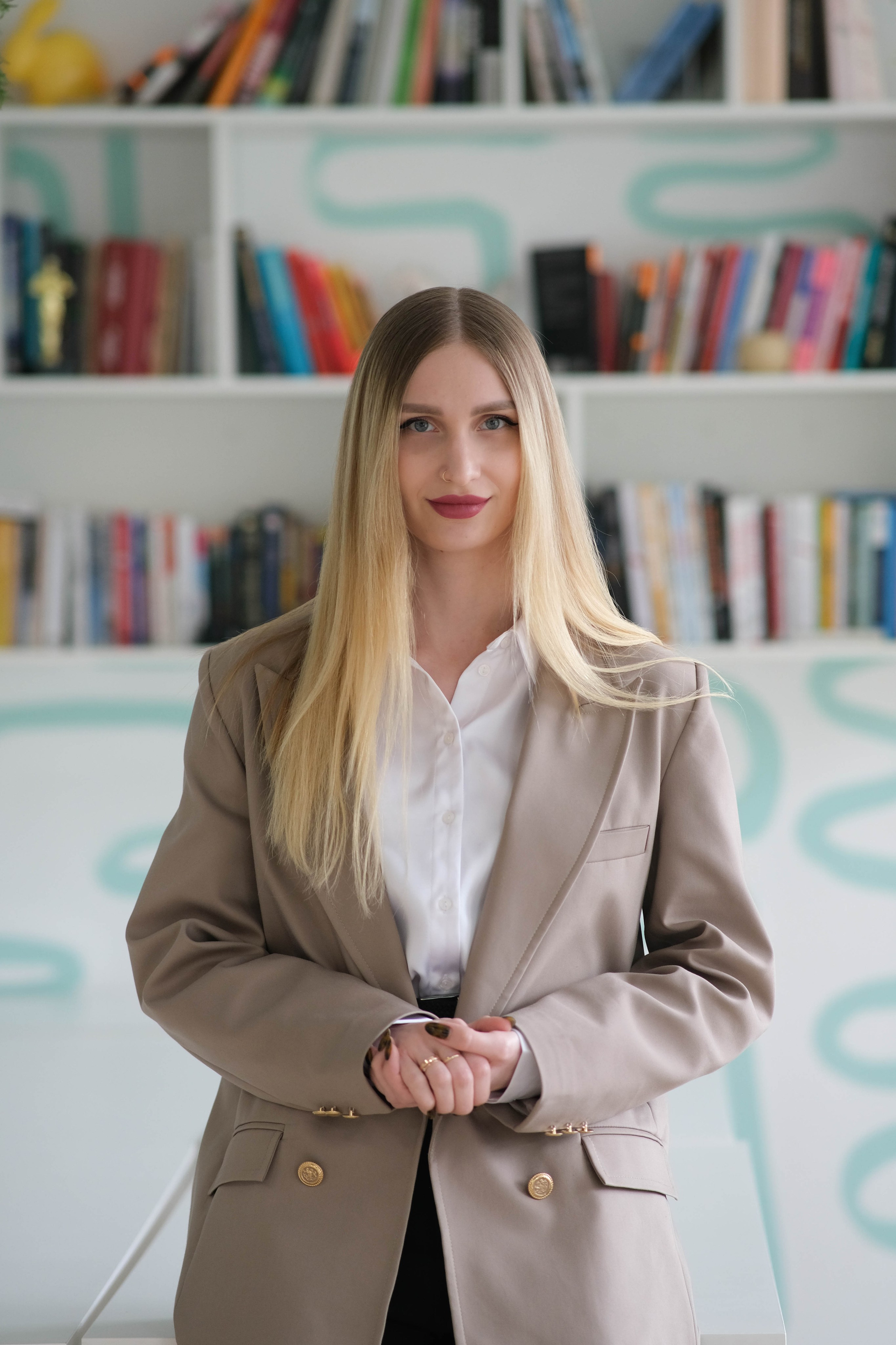 Съемка на визитки сотрудников агенства недвижимости + лайф фото. Главная