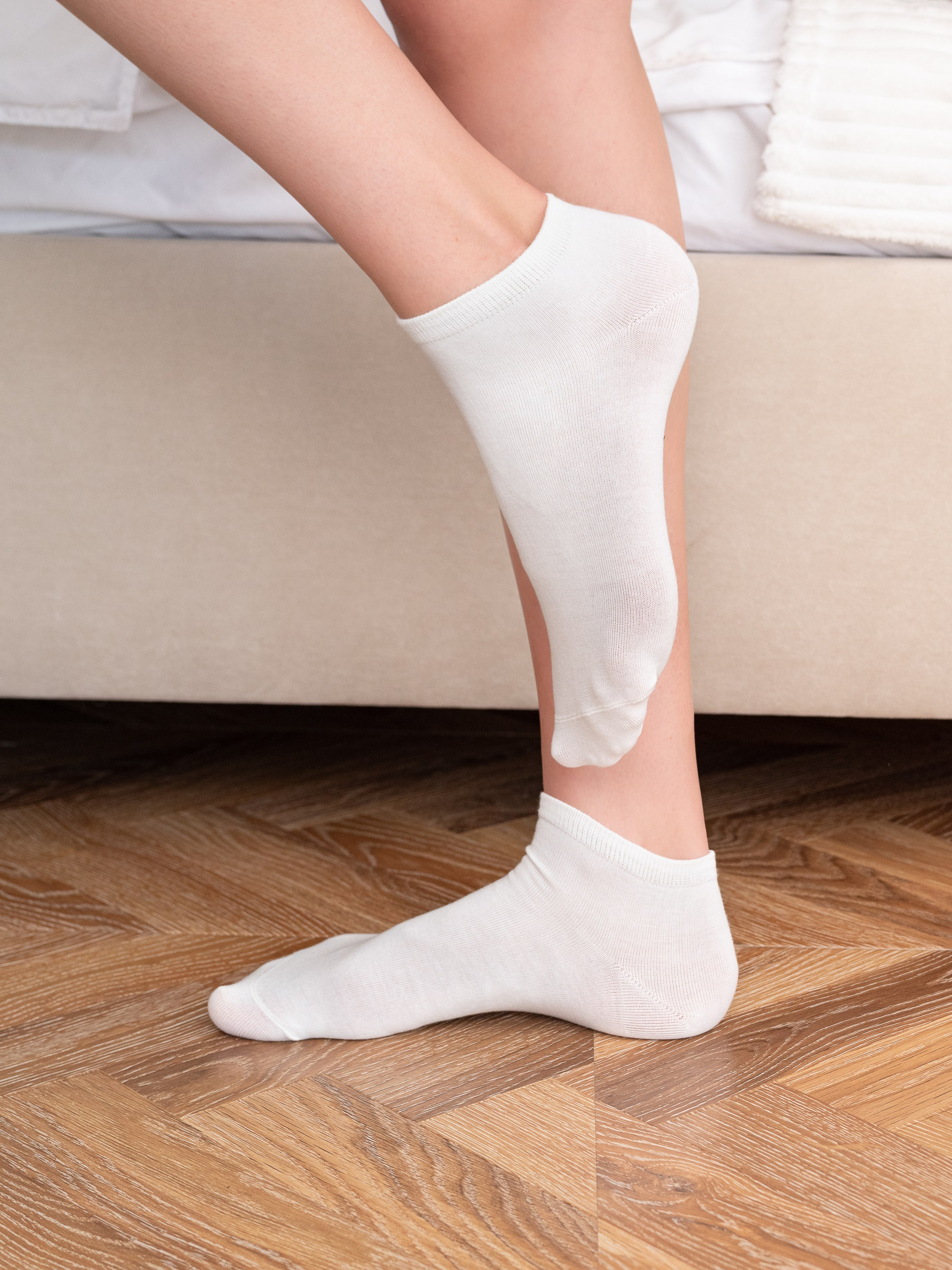 Носки съемка в студии (модель+предметка). Предметный фотограф, фото для маркетплейсов Пятигорск, КМВ