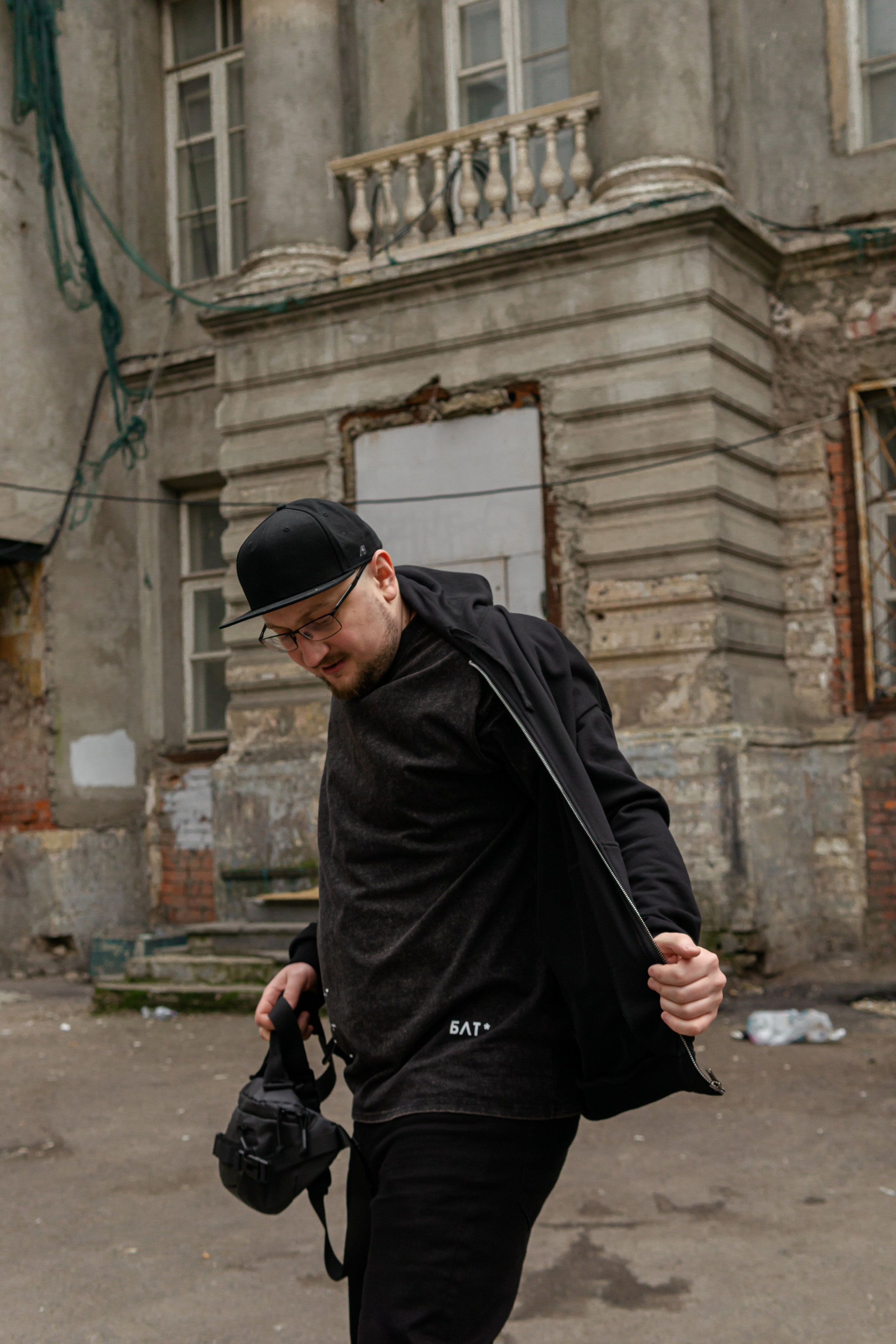 Съемка мерча БЛТ* Semiotica в городе. Фотограф-анималист Ксения Воробьева, Москва