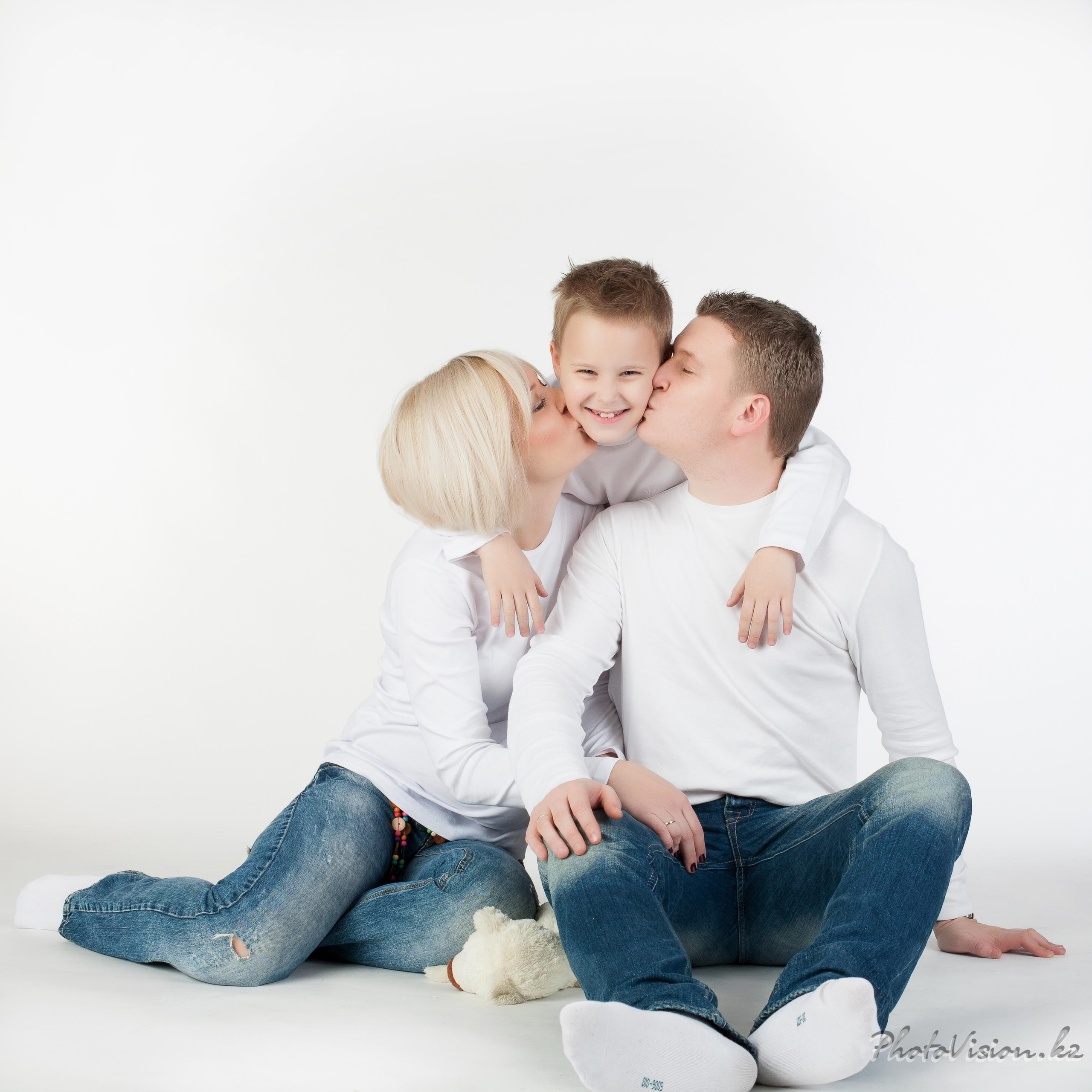 Фотосессия семейная. Фотостудия Алматы. Семейная и детская фотостудия Family studio.Фотограф Алматы