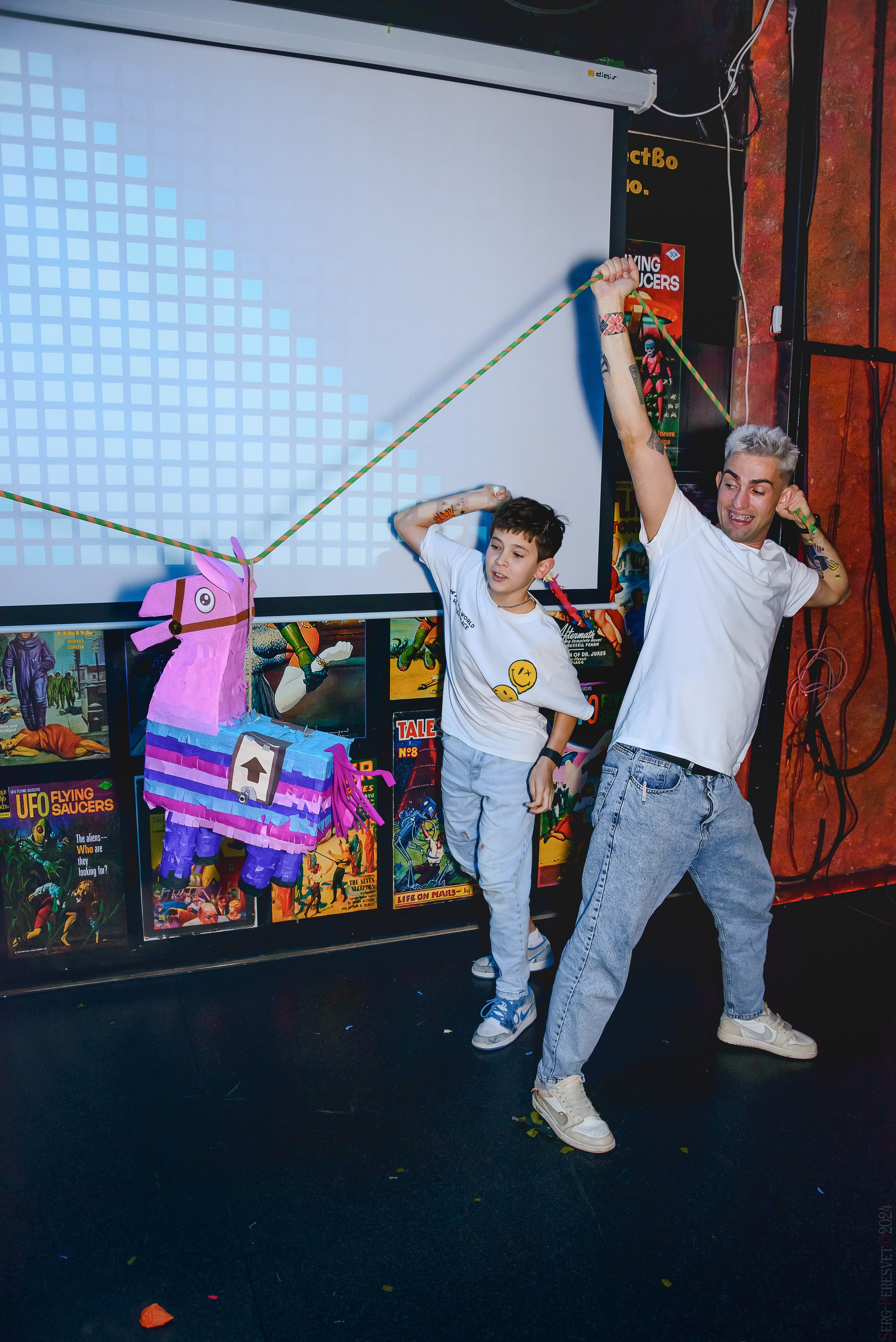 День рождения — шоу 2024-25: мафия, сахарная вата, бумажная дискотека, пиньята, зеркальный лабиринт. Ваш фотограф на праздник в Москве, Раменском, Жуковском, Люберцах