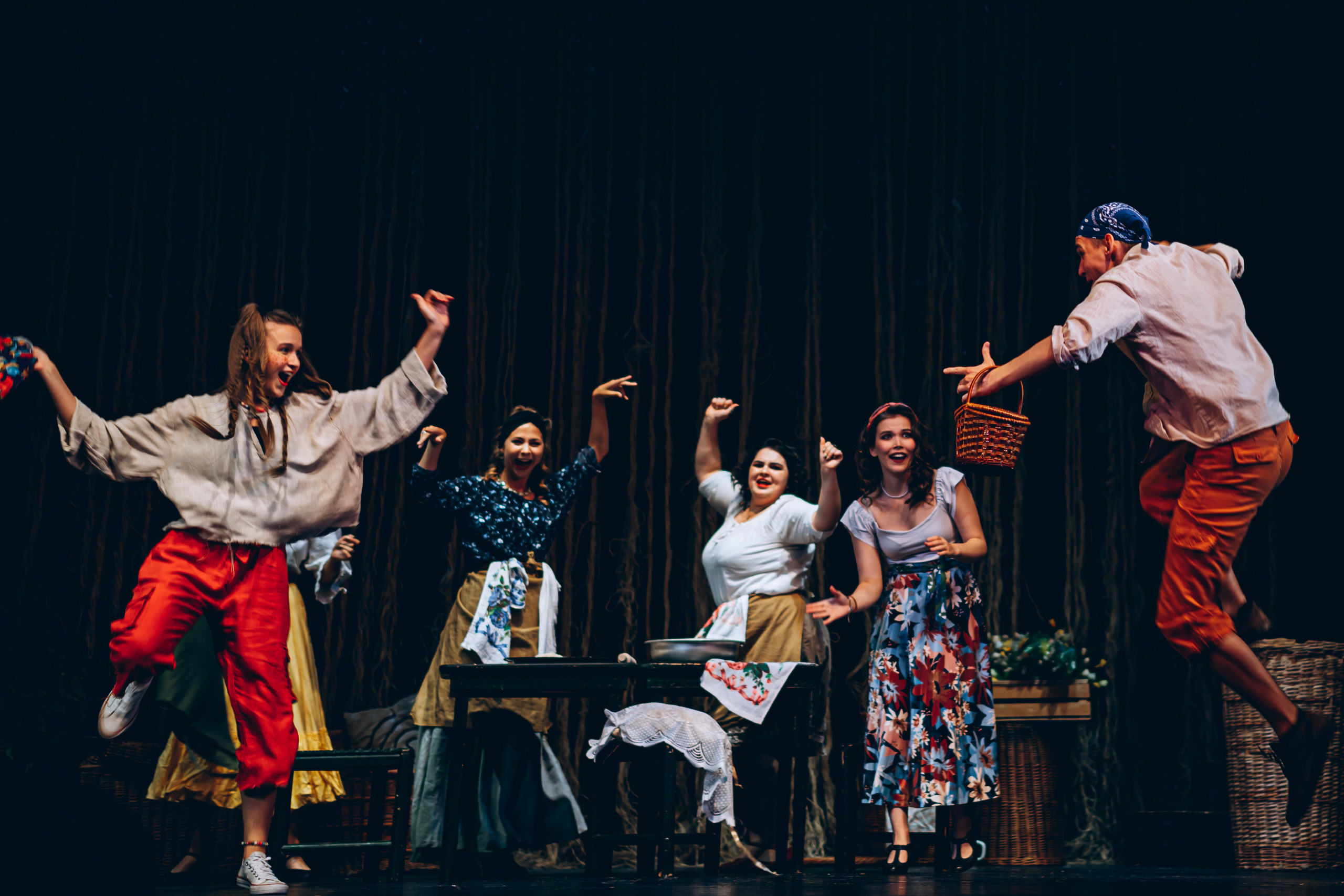 «Кьоджинские перепалки». Театр Комедии им. Н. П. Акимова. Фотограф в Санкт-Петербурге Батурина Елена