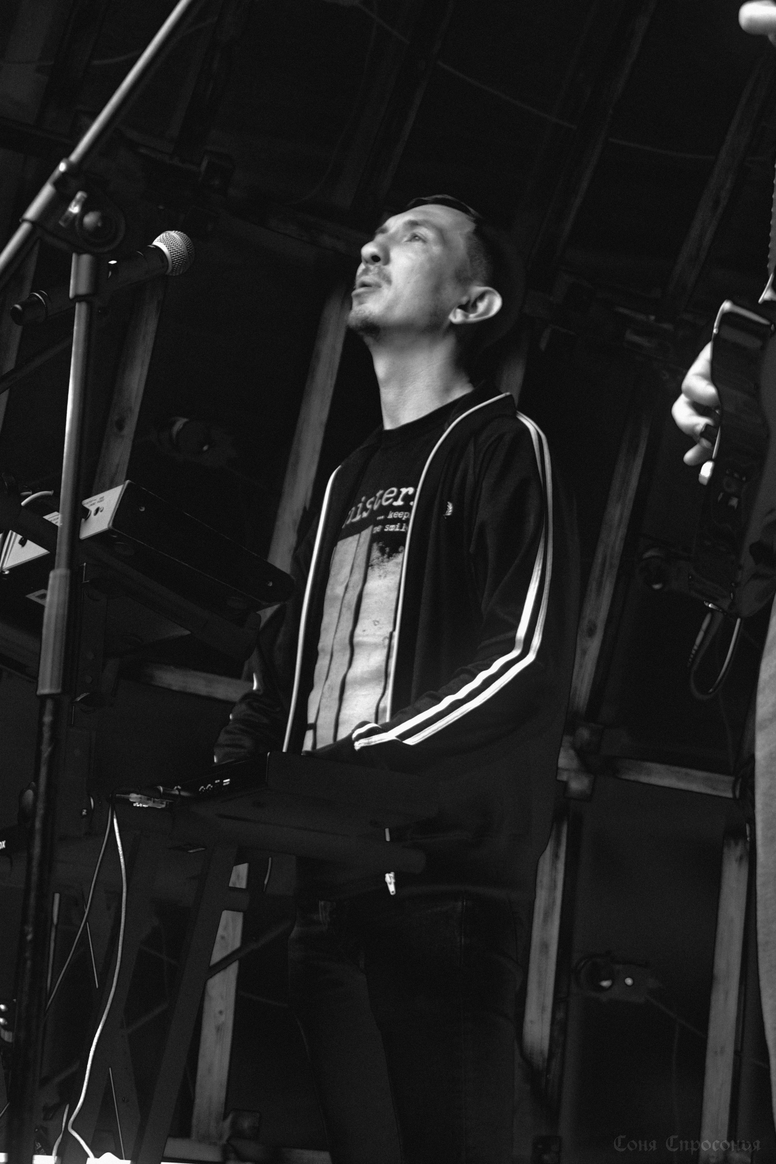 Синестетик 26.08.23. Концертный и портретный фотограф в Москве Соня Спросонья