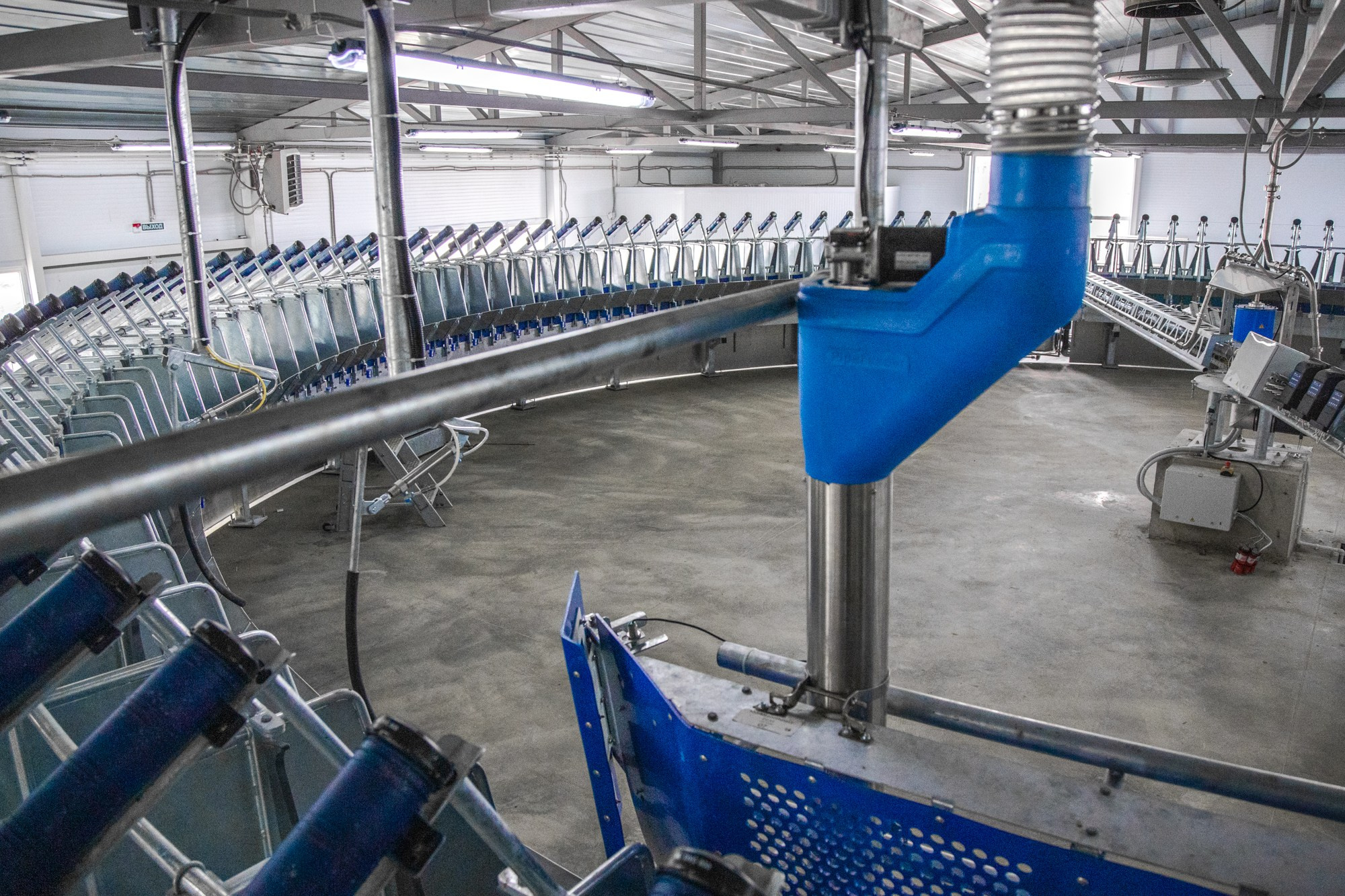 Открытие карусели для дойки скота. Репортажный, промышленный и маркетплейс-фотограф Дмитрий Чернат