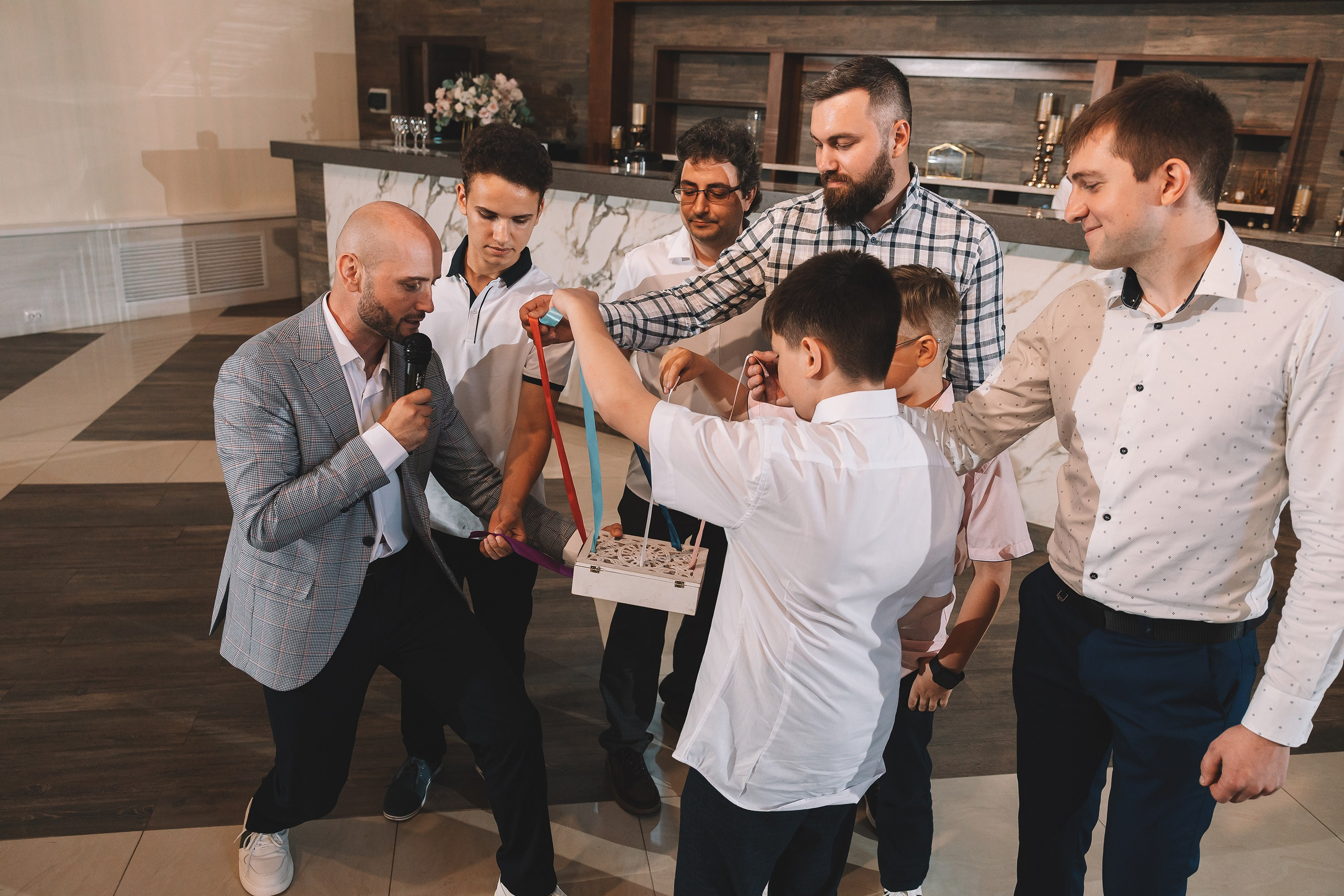 Свадебная фотосессия со сборами в отеле Artiland. Свадебный фотограф в Москве — Оскар Гелманов