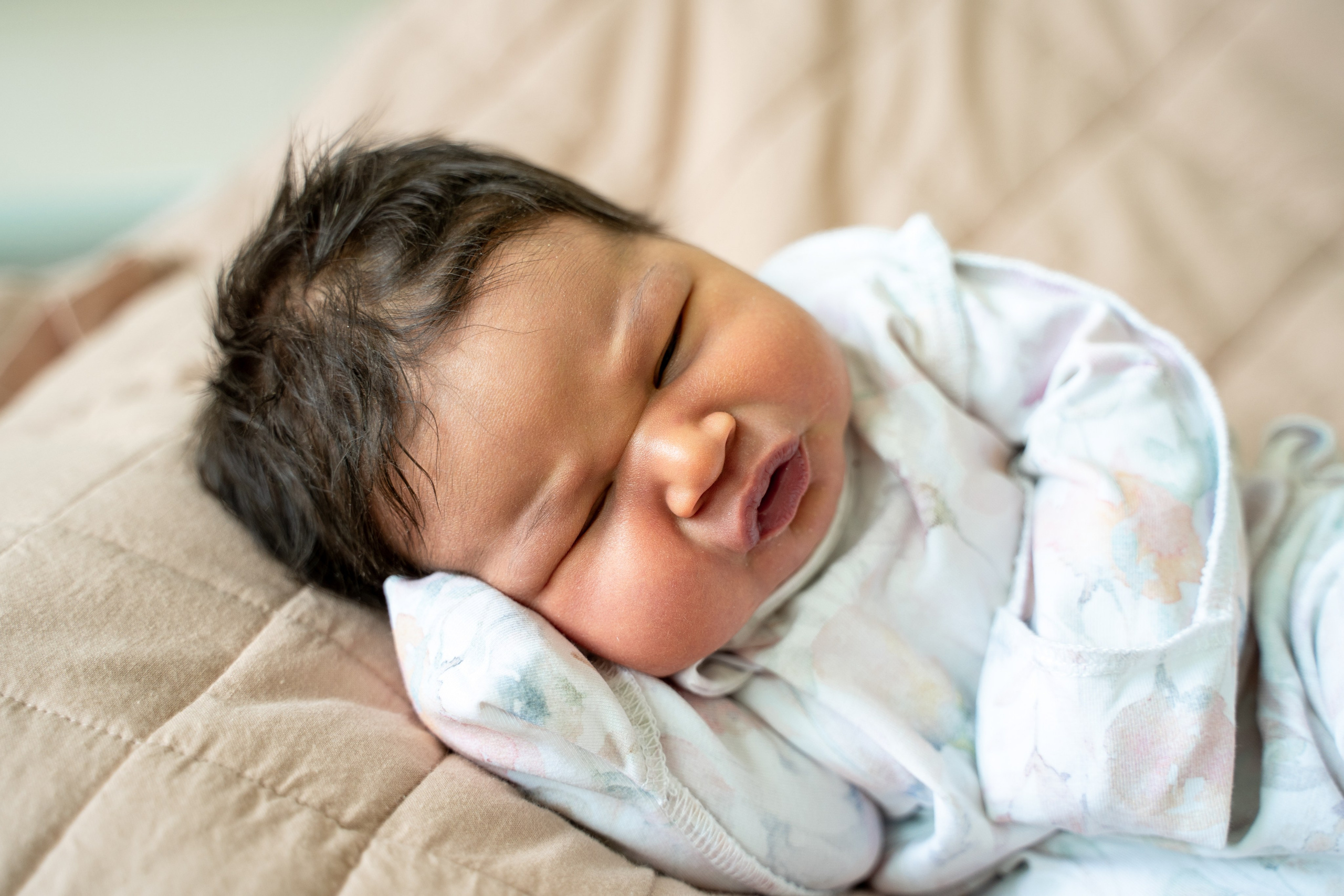 Фото выписки — заказать фотографа на выписку из роддома в Москве. Фотографы на роды в Москве. Фото и видео родов. Фотопроект «Продолжение рода»