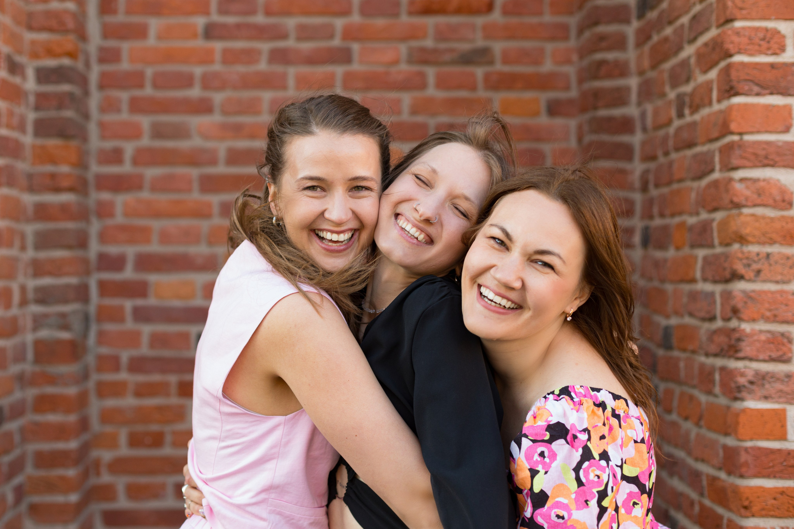 Летняя фотопрогулка трех подруг на острове Новая Голландия. Детский и контент фотограф Надя Волкова Санкт-Петербург