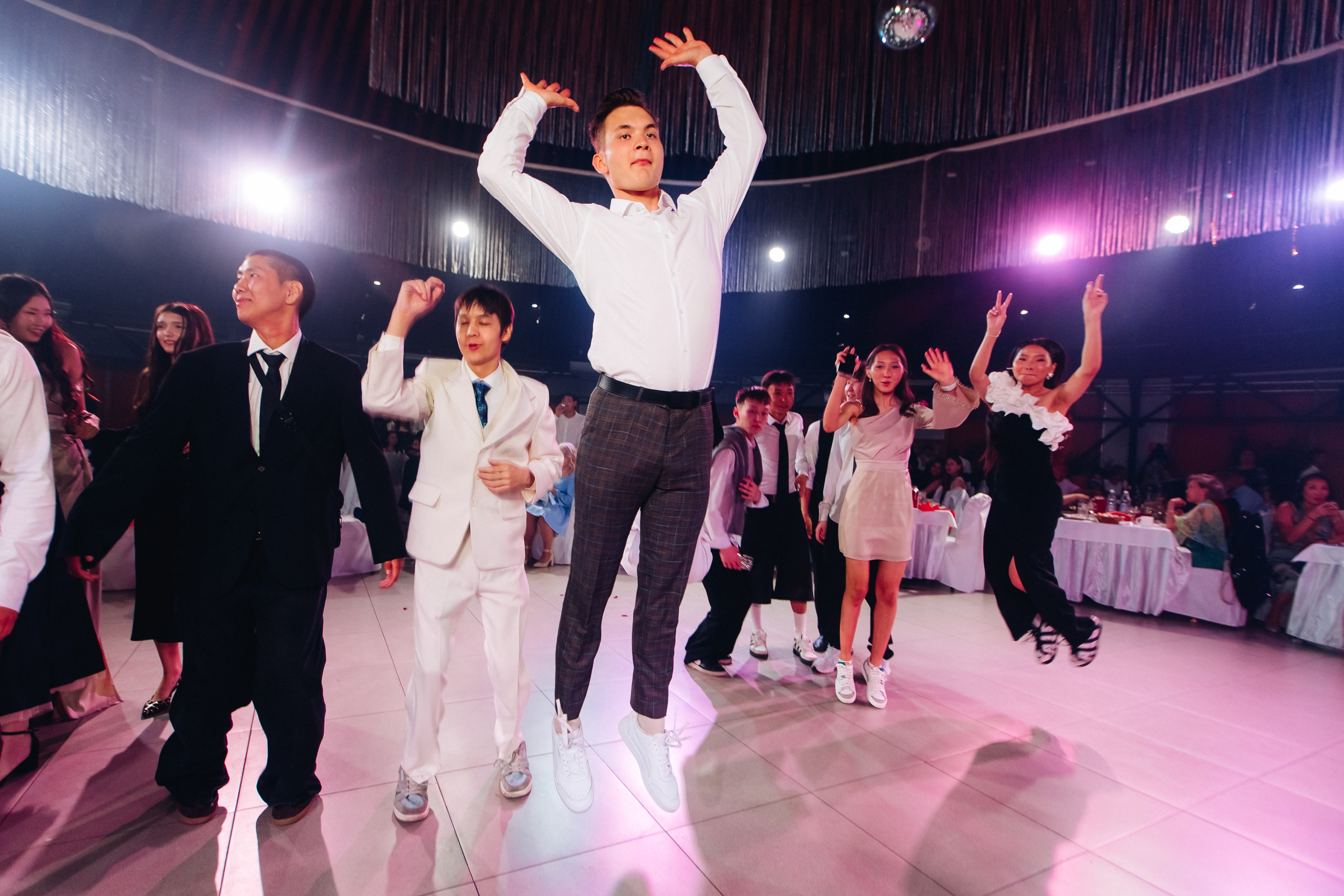 Выпускной вечер. 49 школа. Баран на корове. Свадебный и семейный фотограф в Улан-Удэ