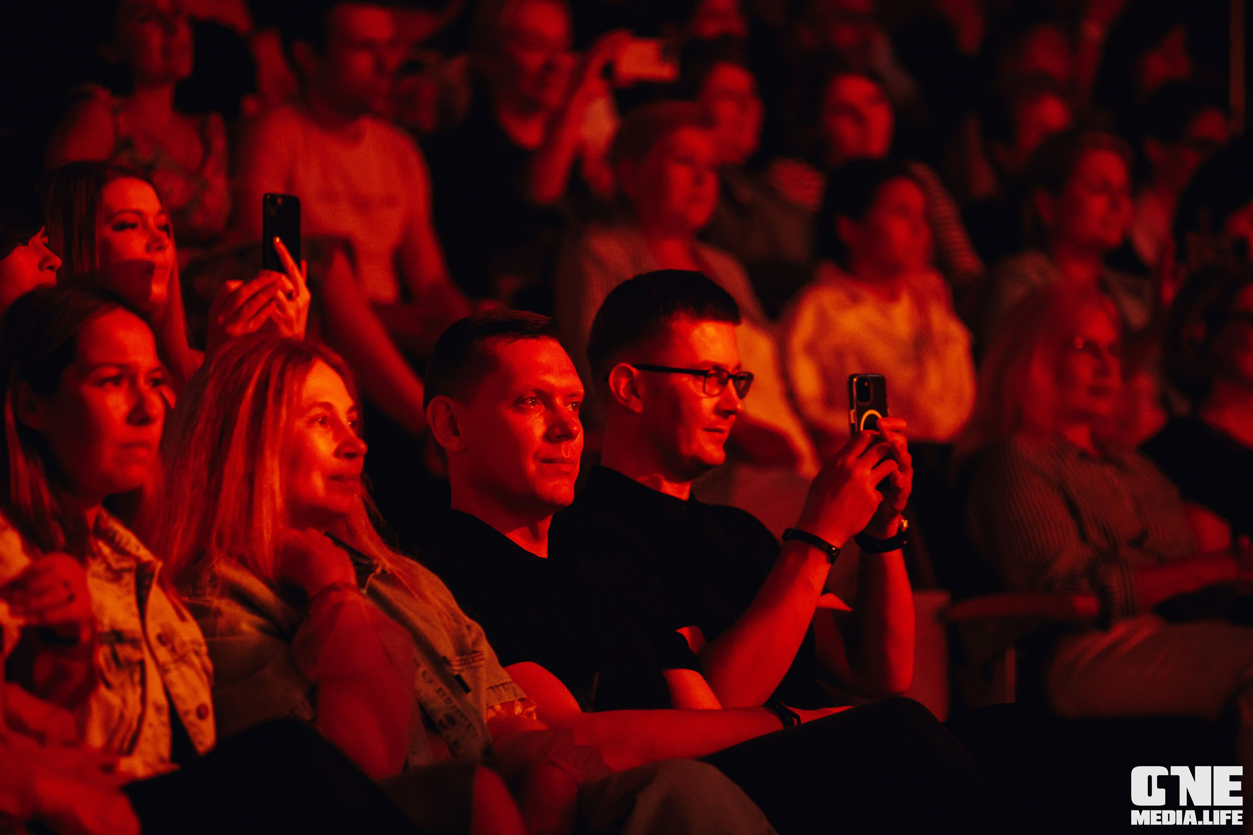 Фоторепортаж с концерта Эмина в Янтарь Холле. One Media Life: фоторепортажи, фотоотчеты с мероприятий и заведений