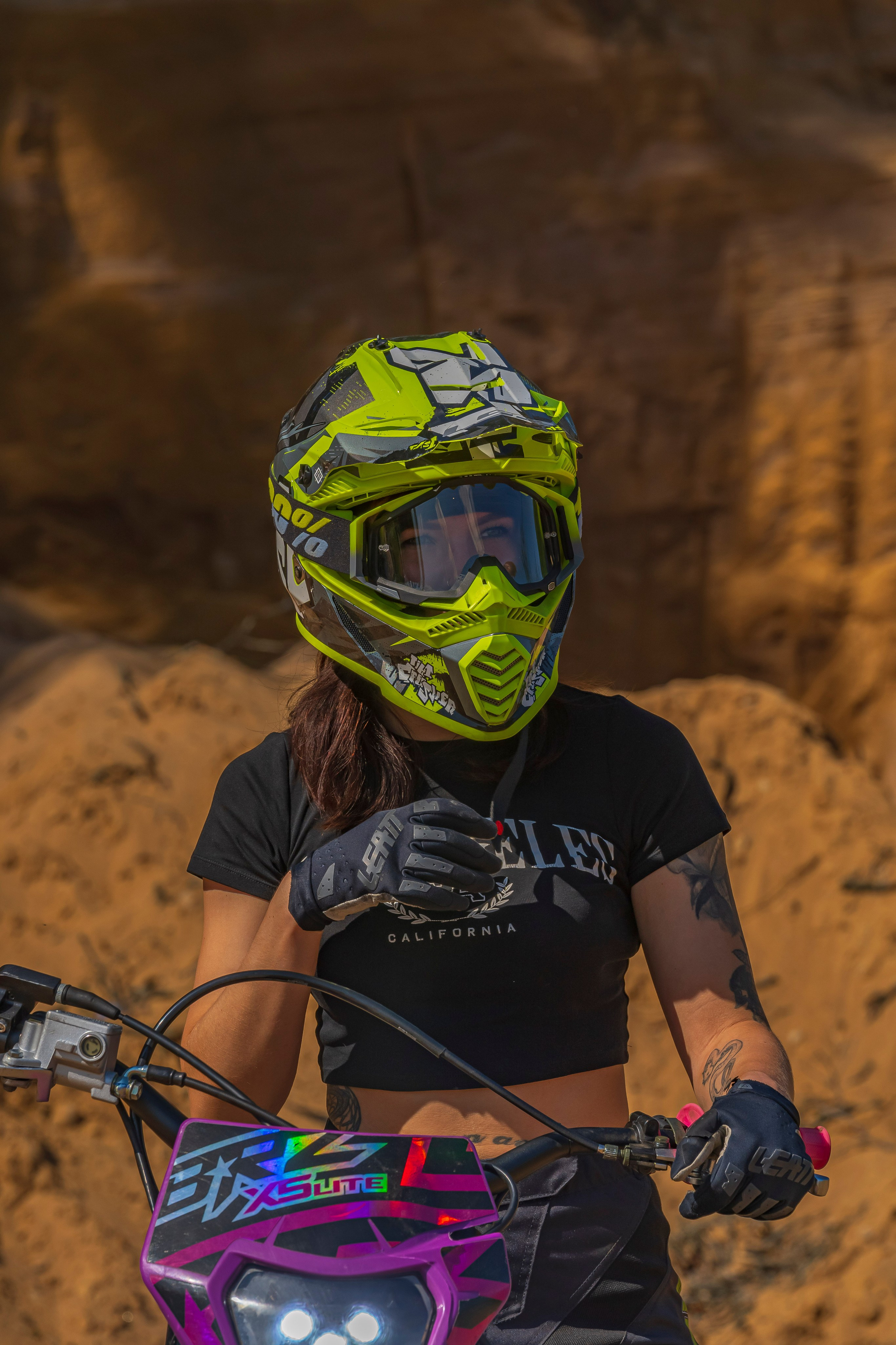 Катя Ли. Графический дизайнер Илья Левченко