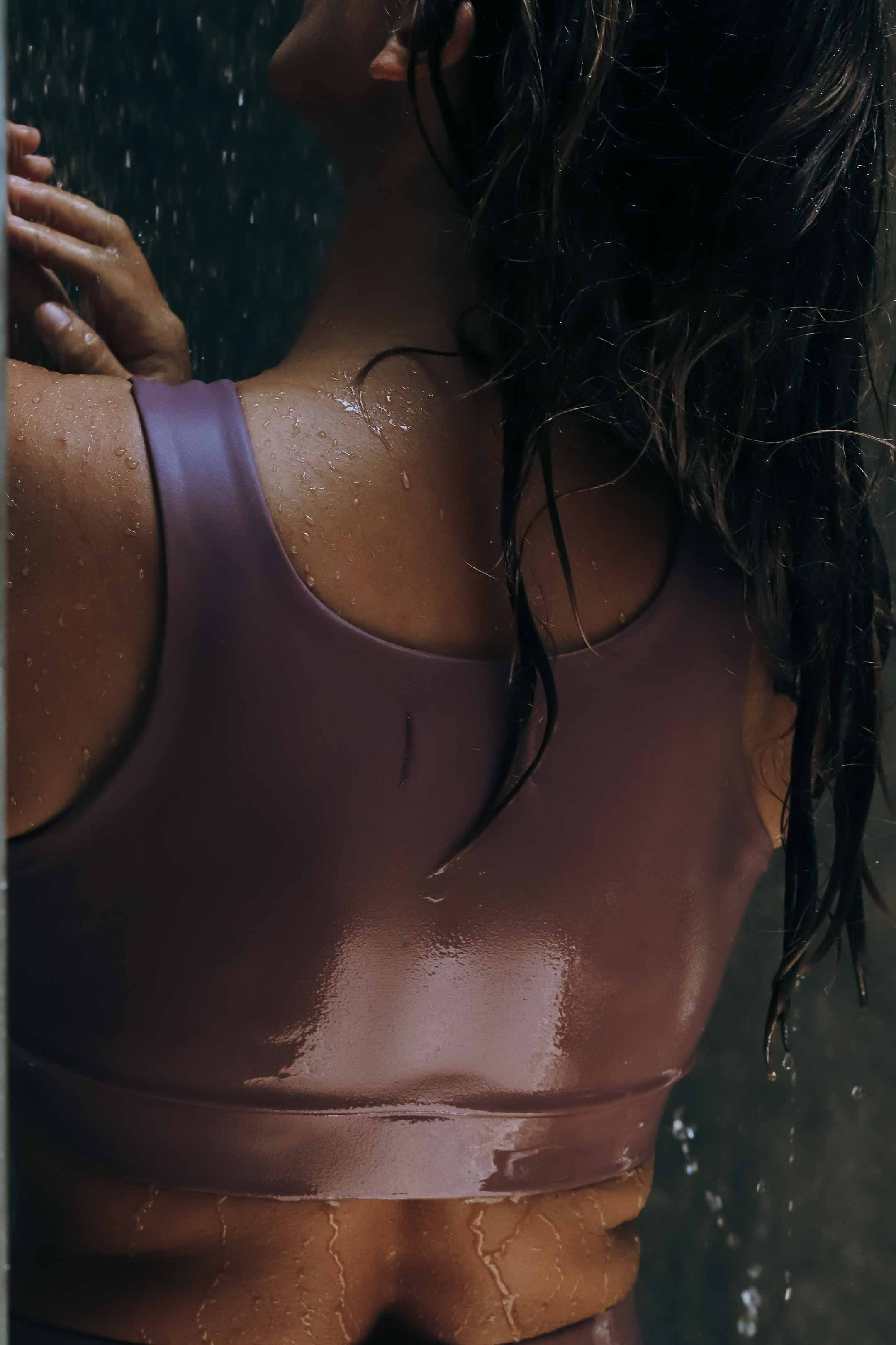 Коллекция спортивной одежды и купальников. Фотограф на Шри-Ланке