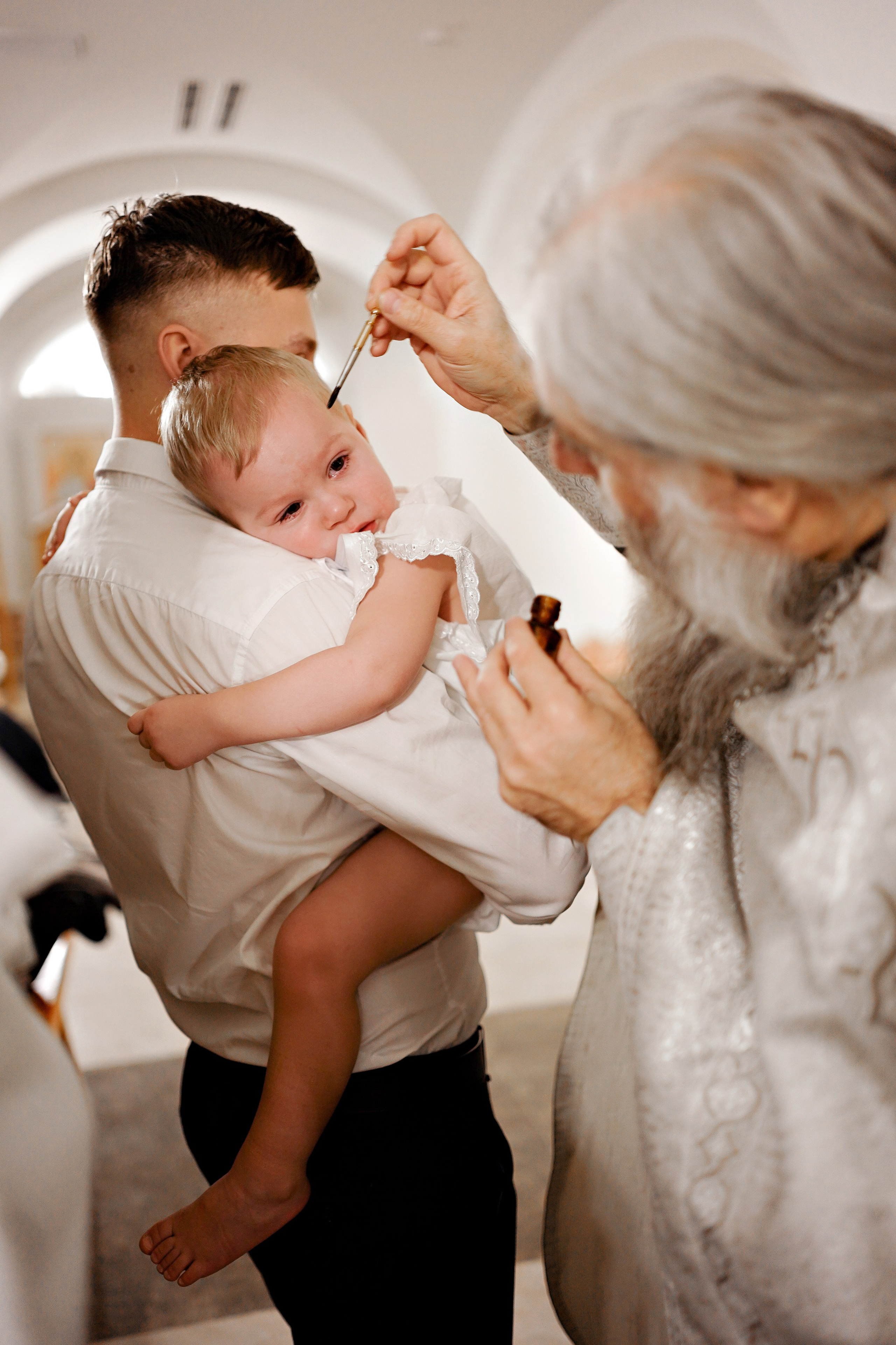 Таинство Крещения в храме Живоначальной Троицы в Троицке. Семейный и детский фотограф в Москве Екатерина Офицерова
