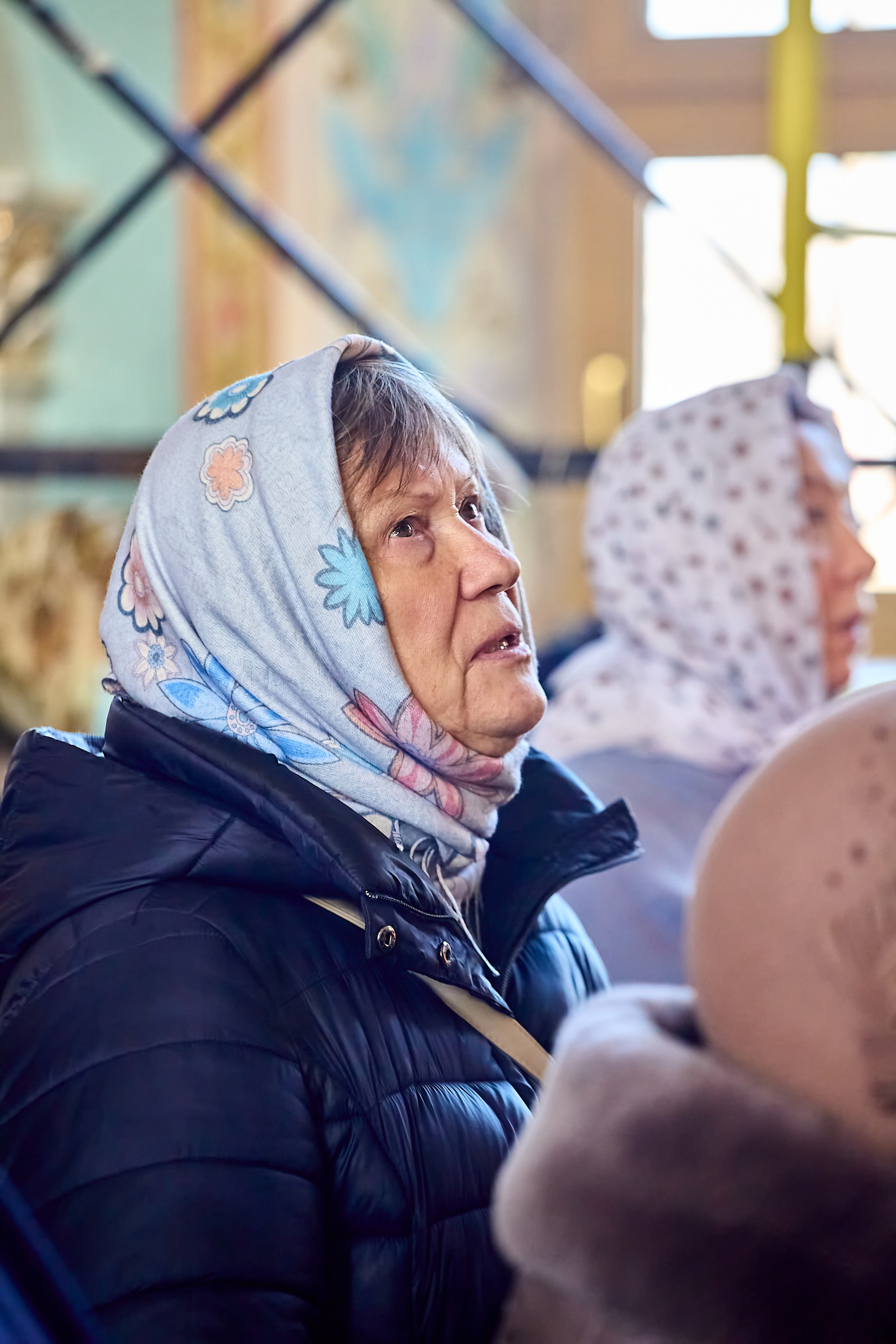 На молитве в храме