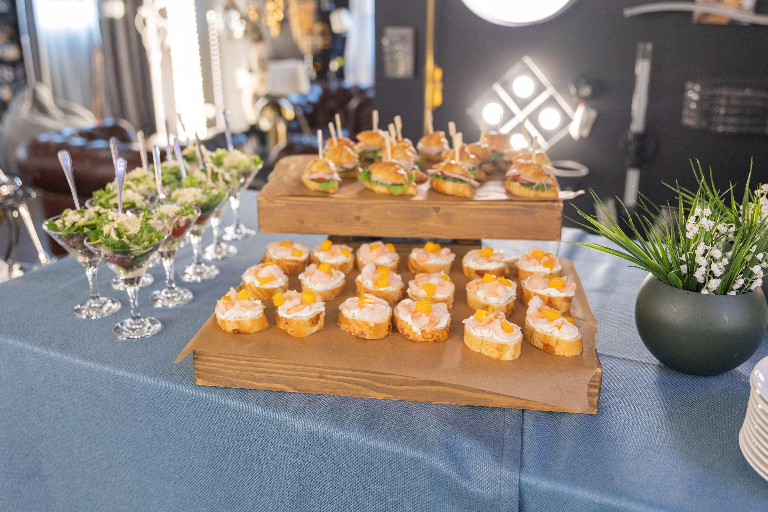 Презентация в салоне света Абажюр. Выпускные альбомы во Владивостоке