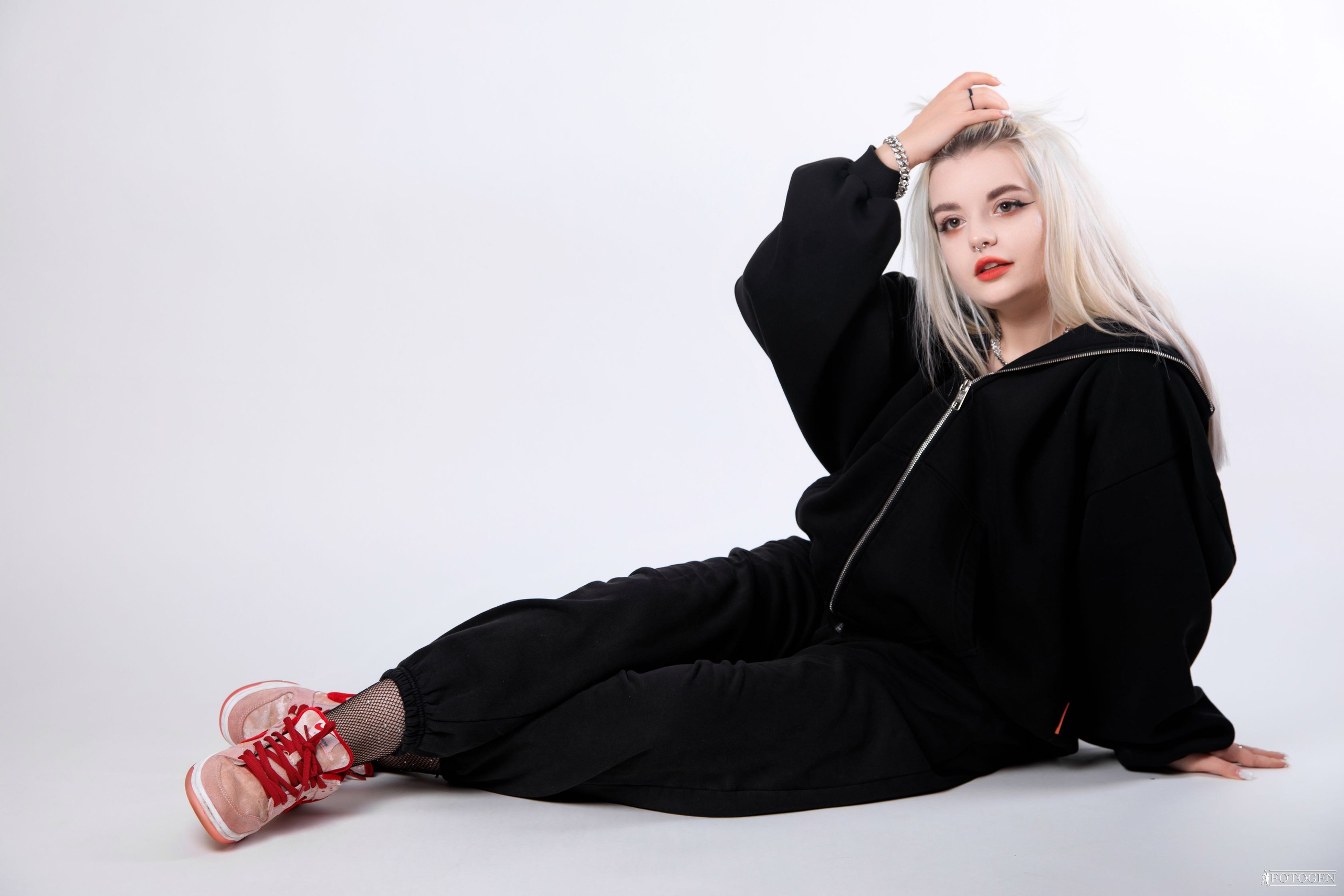 Юность и стиль: Идеи для стильных фотосессий. Интерьерная фотостудия FOTOGEN г. Краснодар